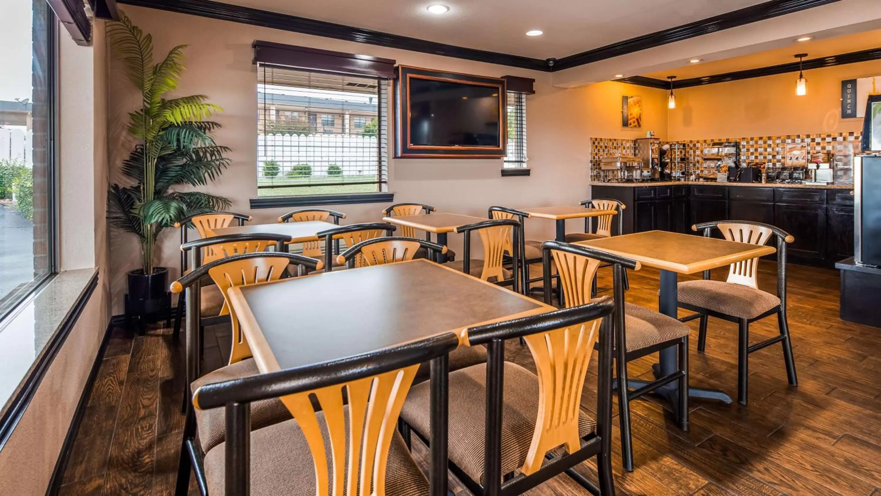 Restaurant/Places to Eat in Best Western Decatur Inn