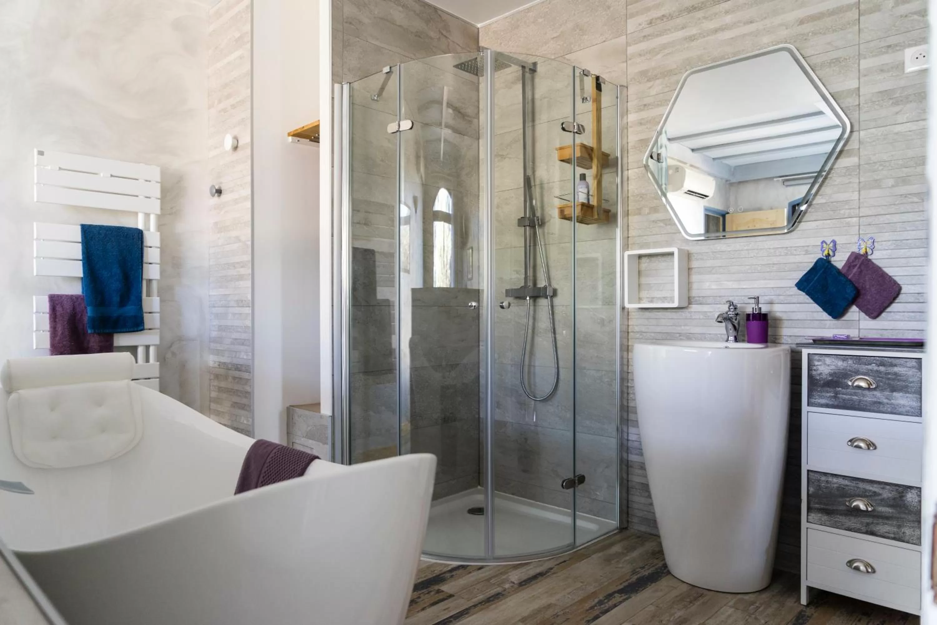 Bathroom in Hôtes'Antic Provence