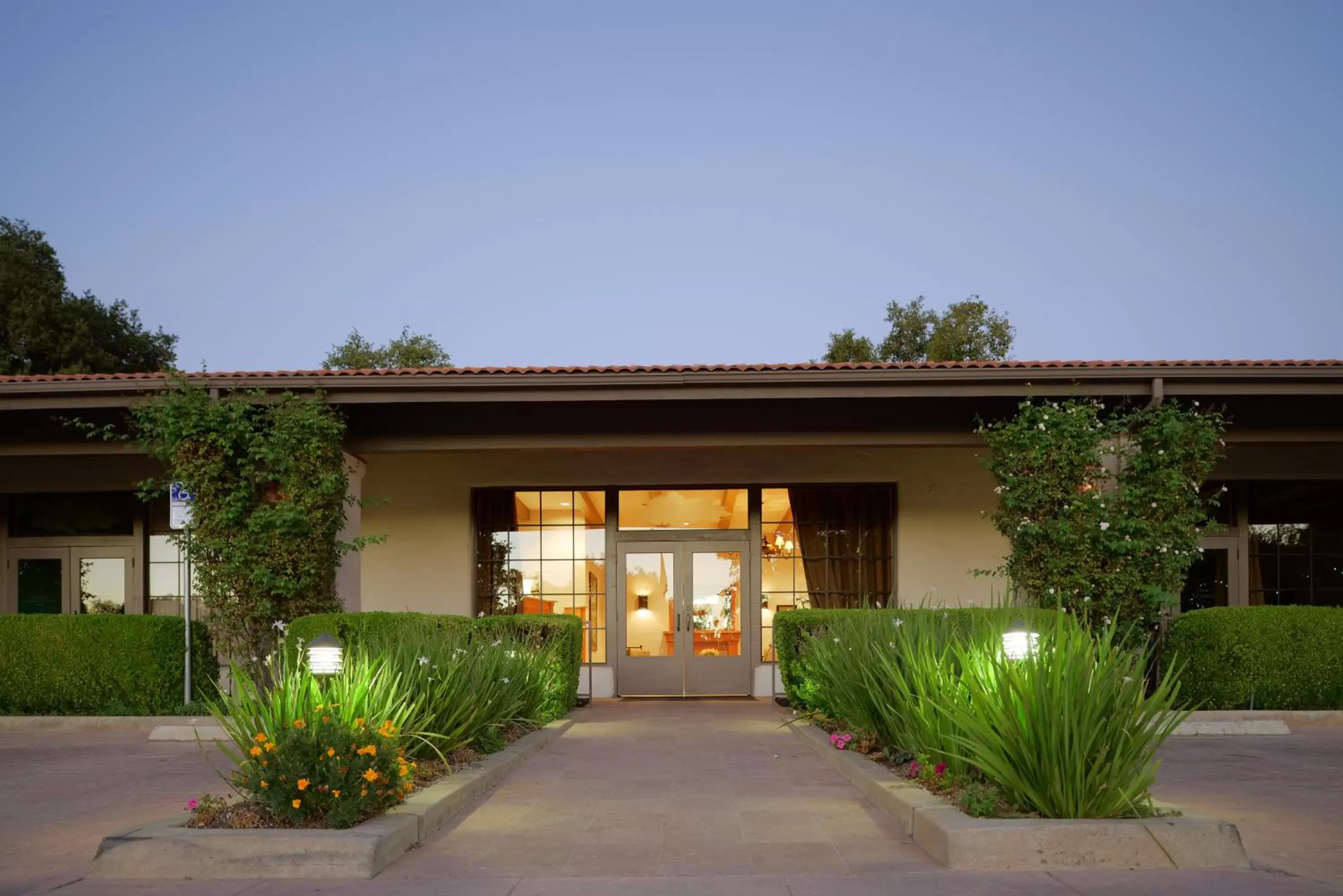 Facade/entrance in Riviera Oaks Resort