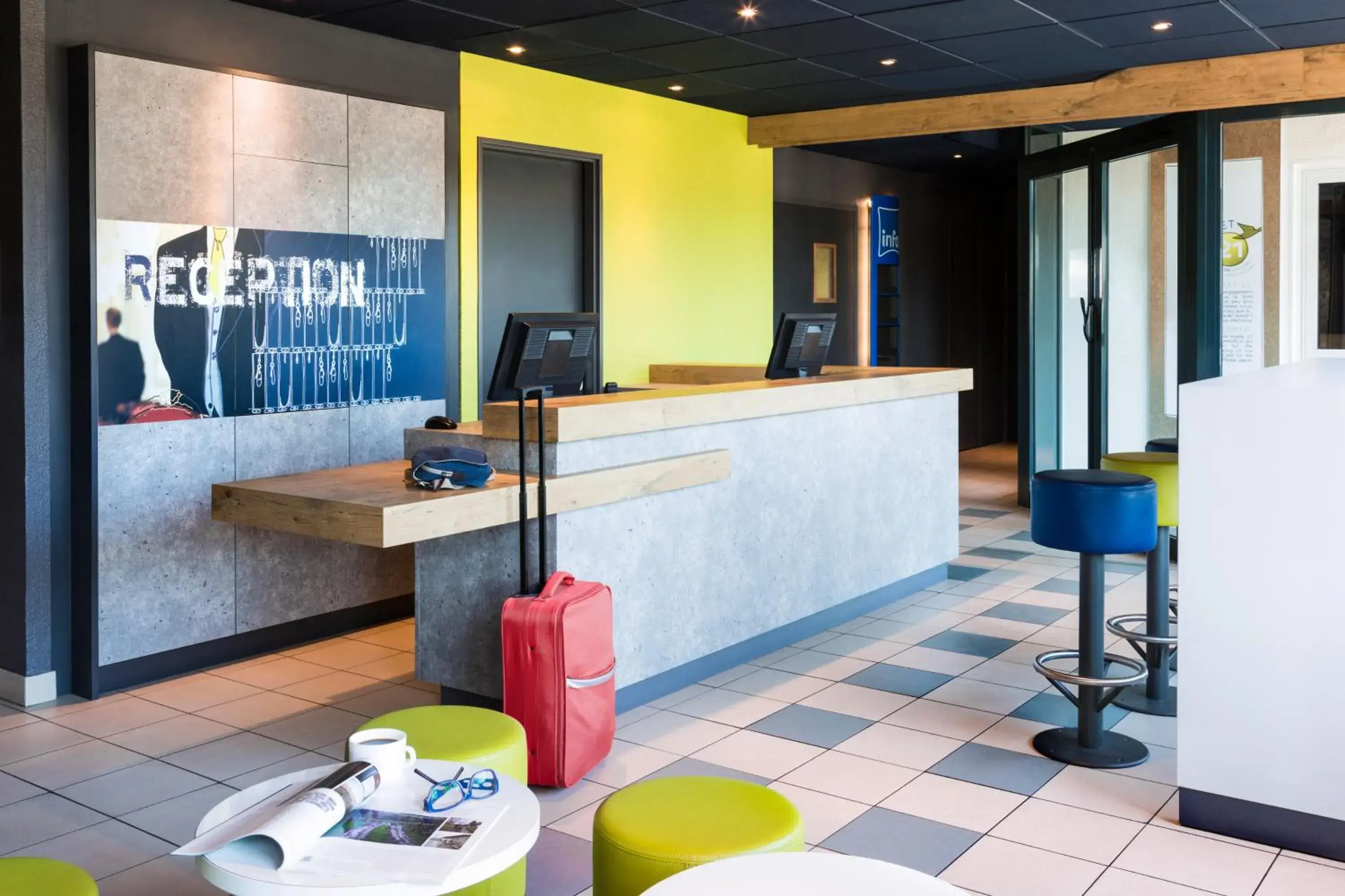 People, Lobby/Reception in Ibis Budget Orly Chevilly Tram 7