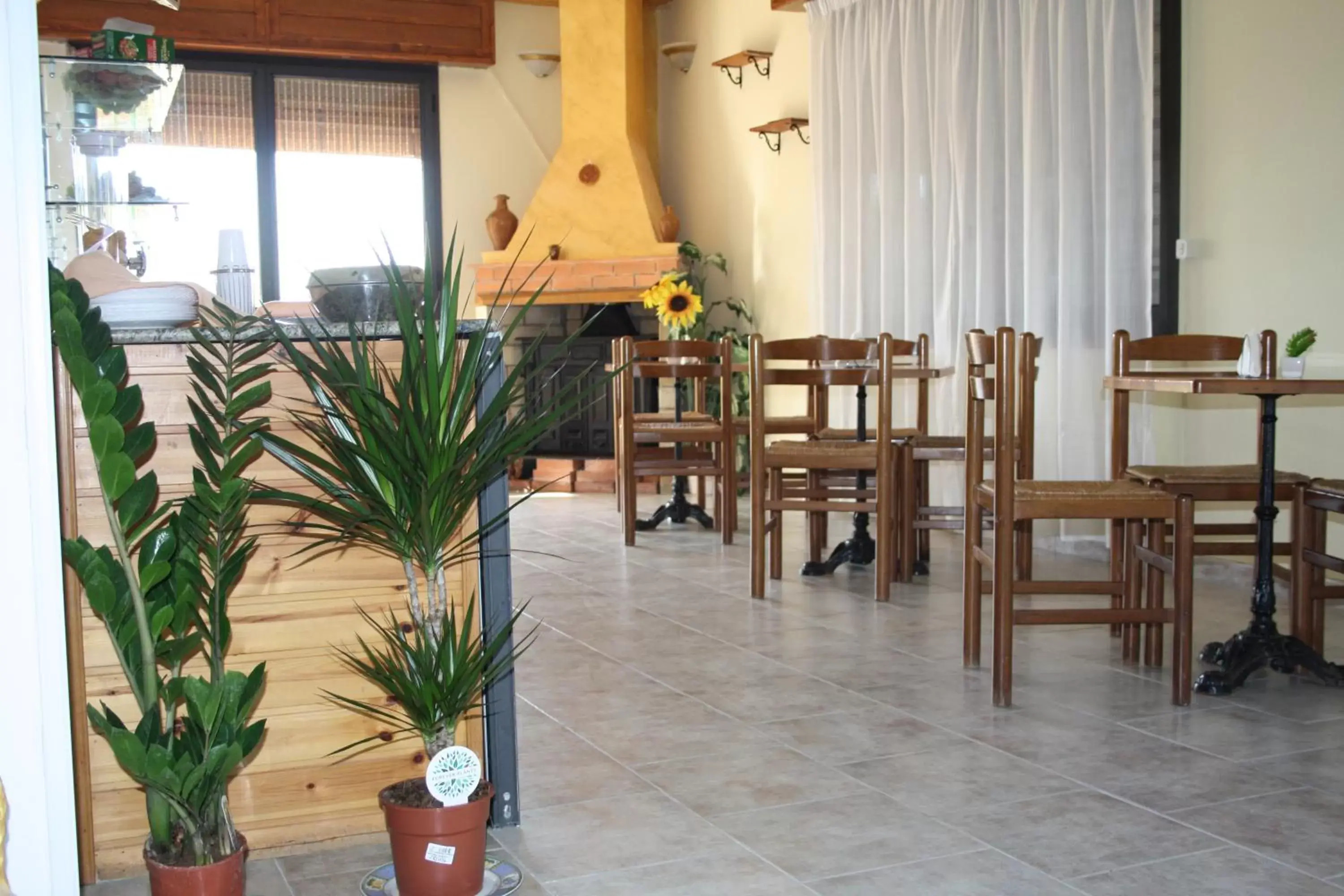Communal lounge/ TV room, Restaurant/Places to Eat in B&B Borgo Pileri