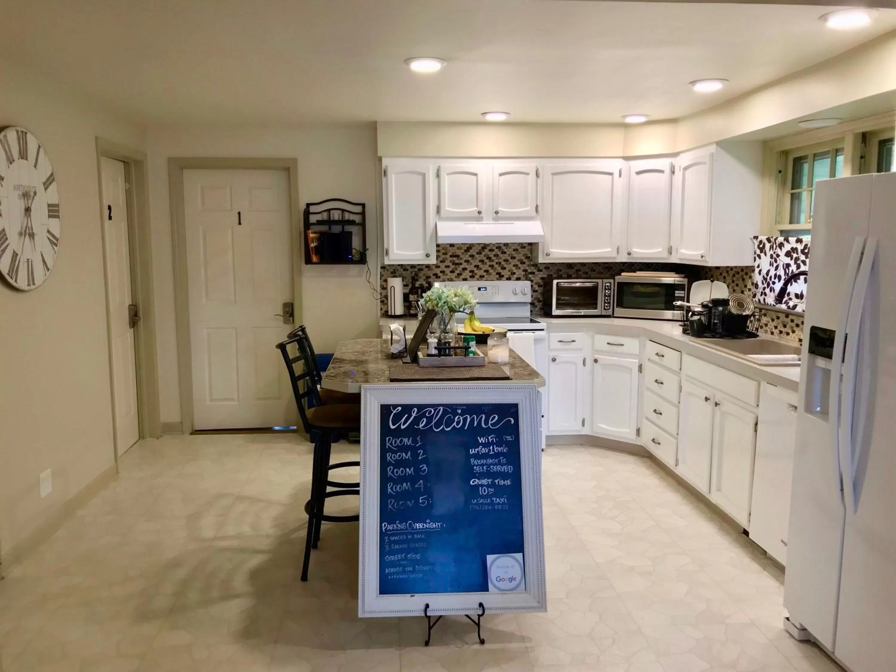 Kitchen or kitchenette, Kitchen/Kitchenette in The Little Italy of Niagara Falls Bed & Breakfast