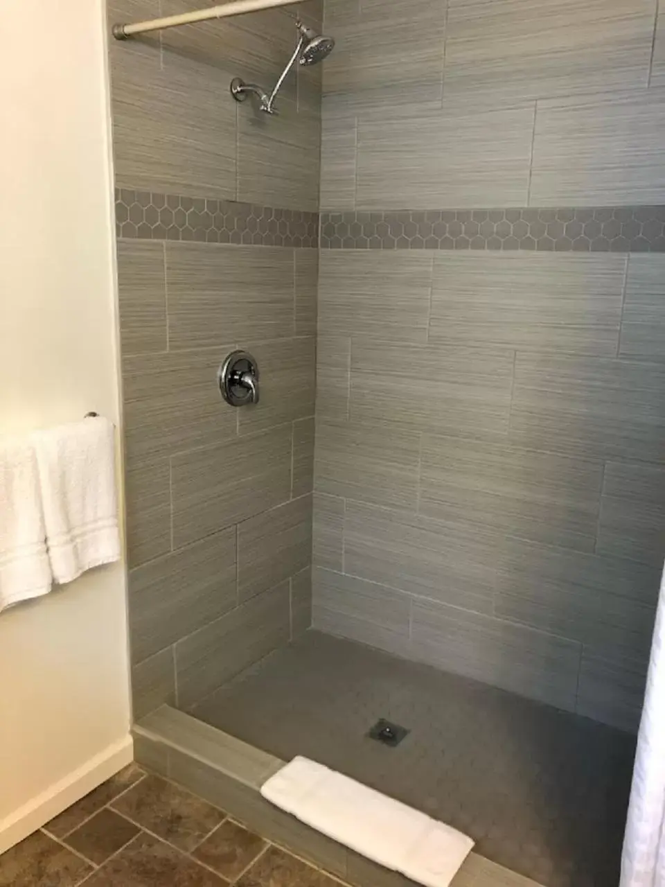 Shower, Bathroom in Waterway Inn