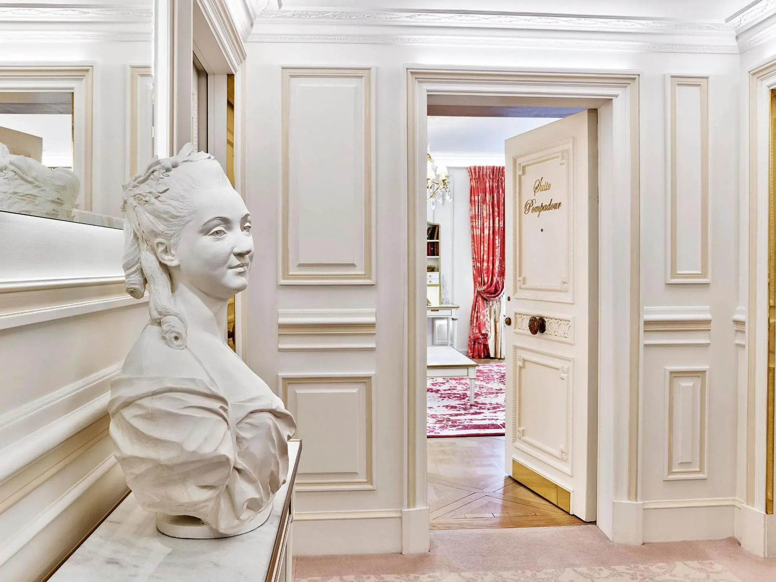 Living room in Le Meurice - Dorchester Collection