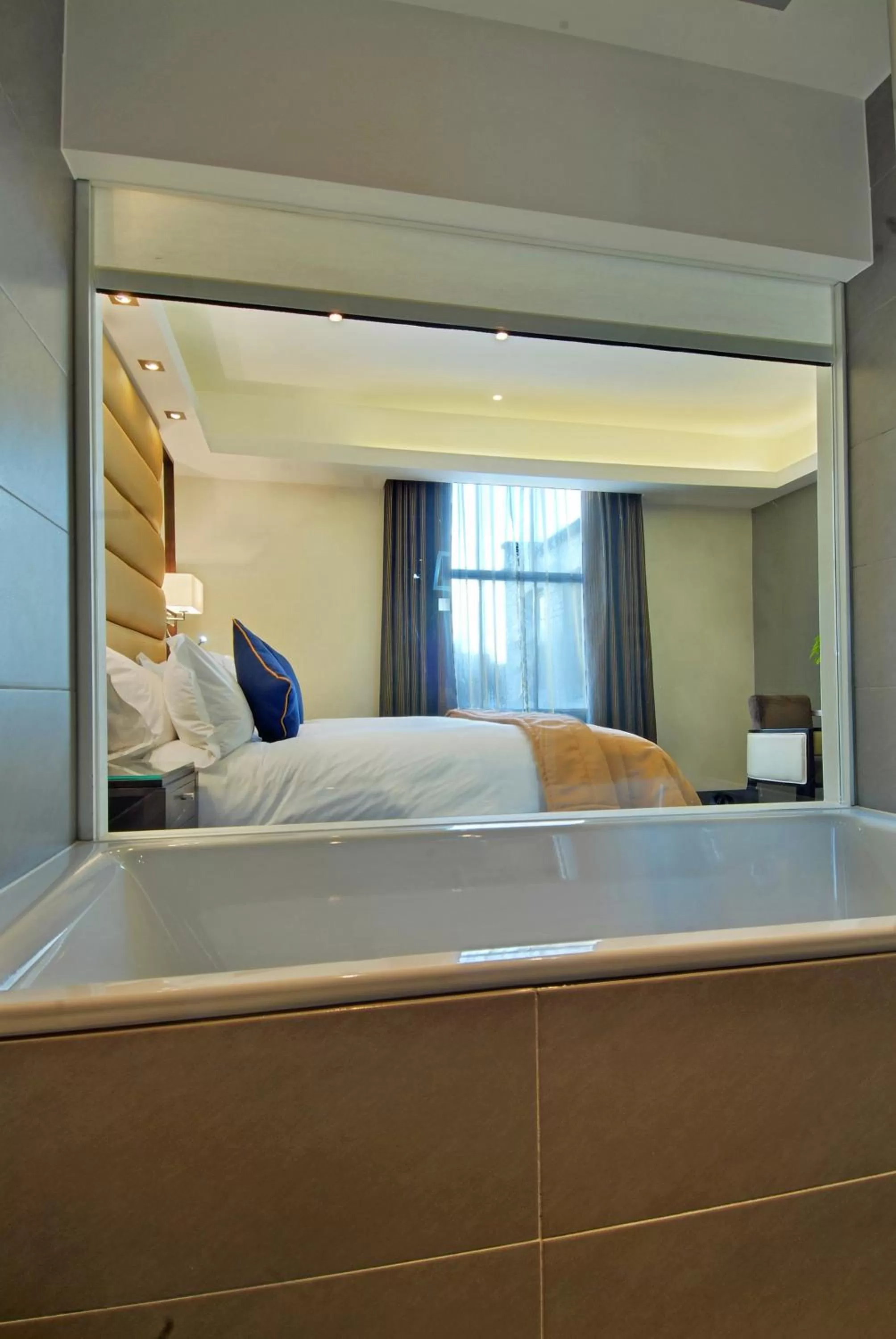 Bathroom, Bed in Park Grand Mayfair