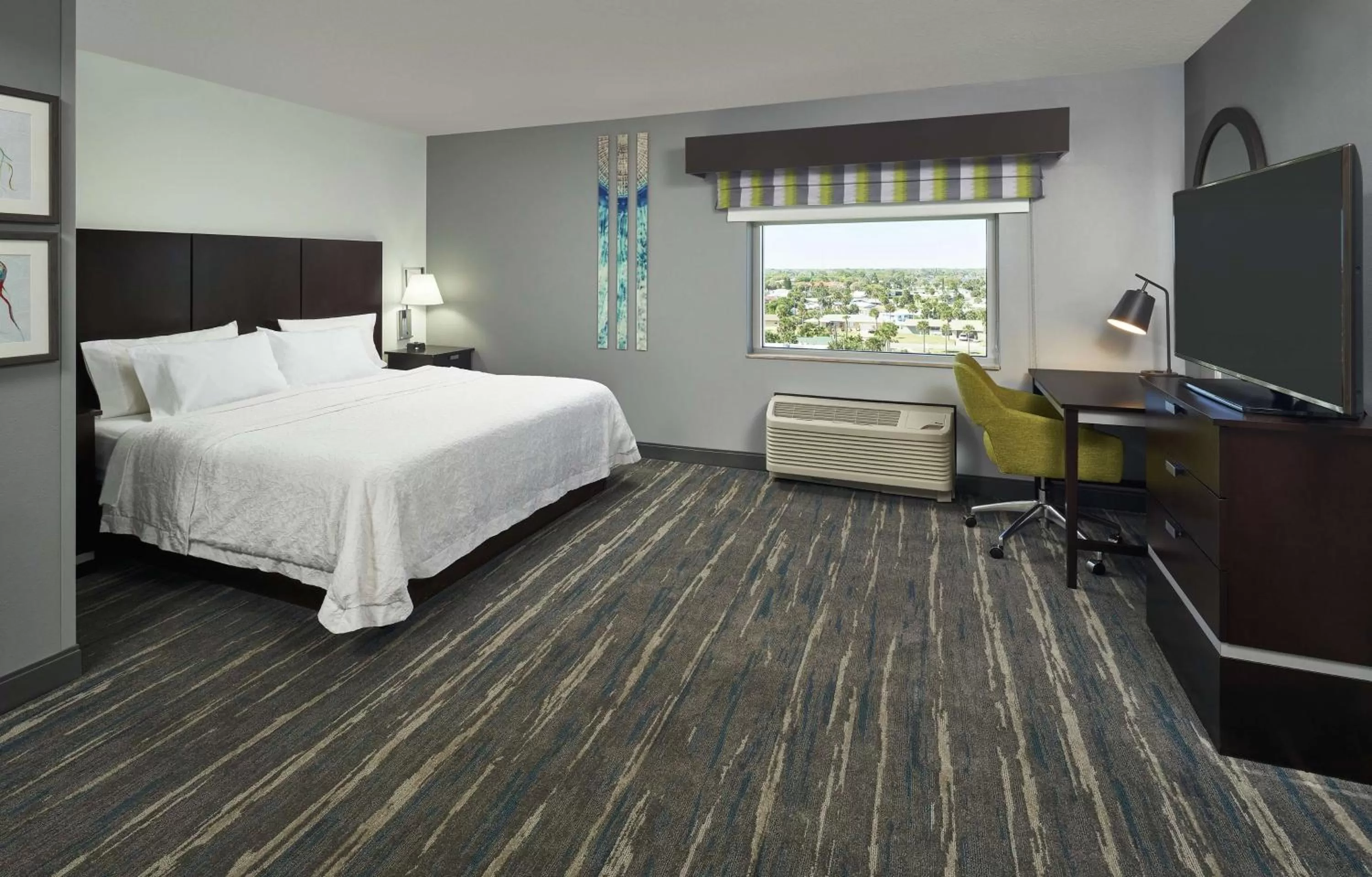 Bedroom, Bed in Hampton Inn Daytona Beach/Beachfront