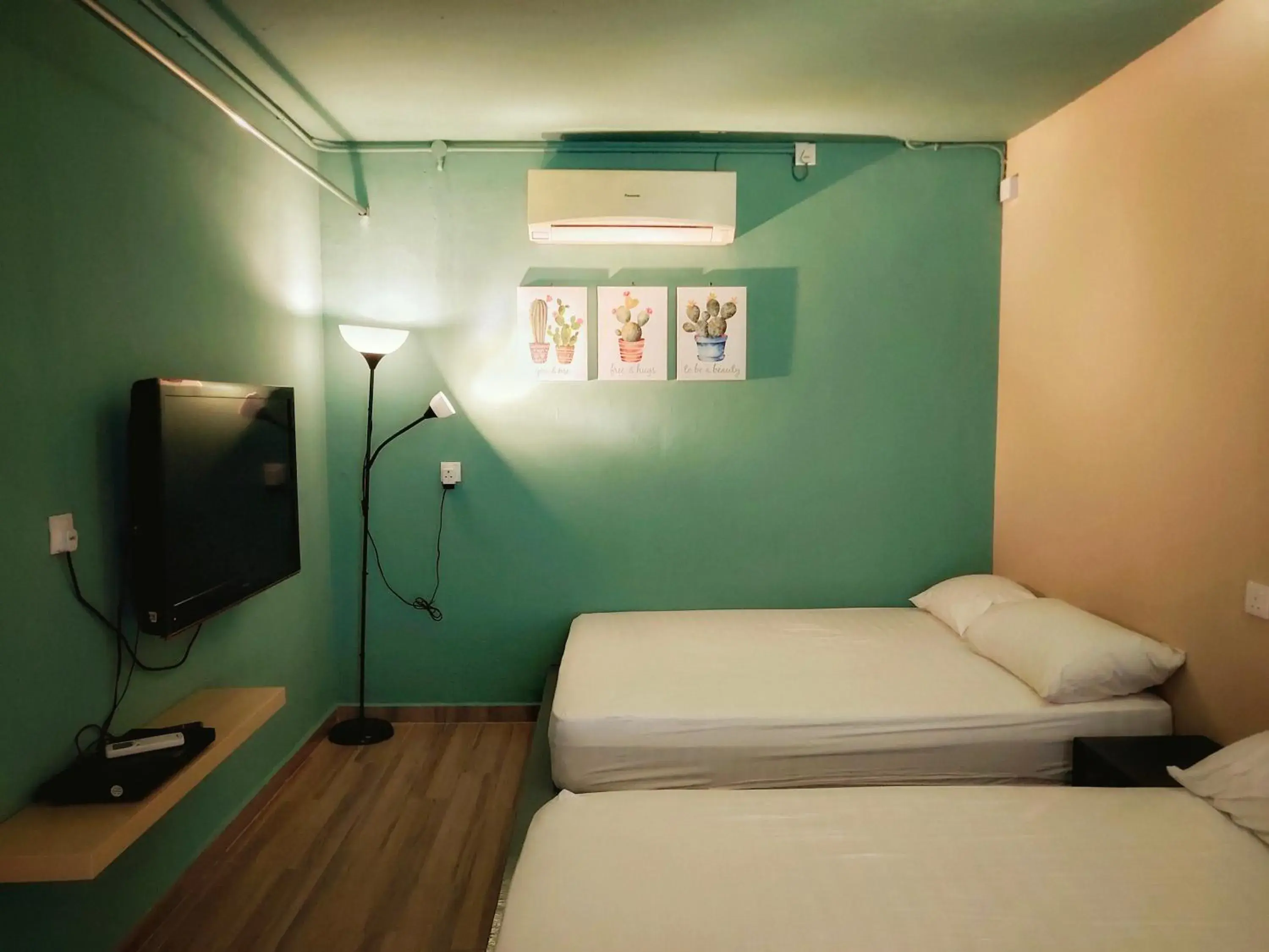 Executive Queen Room with Two Queen Beds in Beds In Garden Hostel