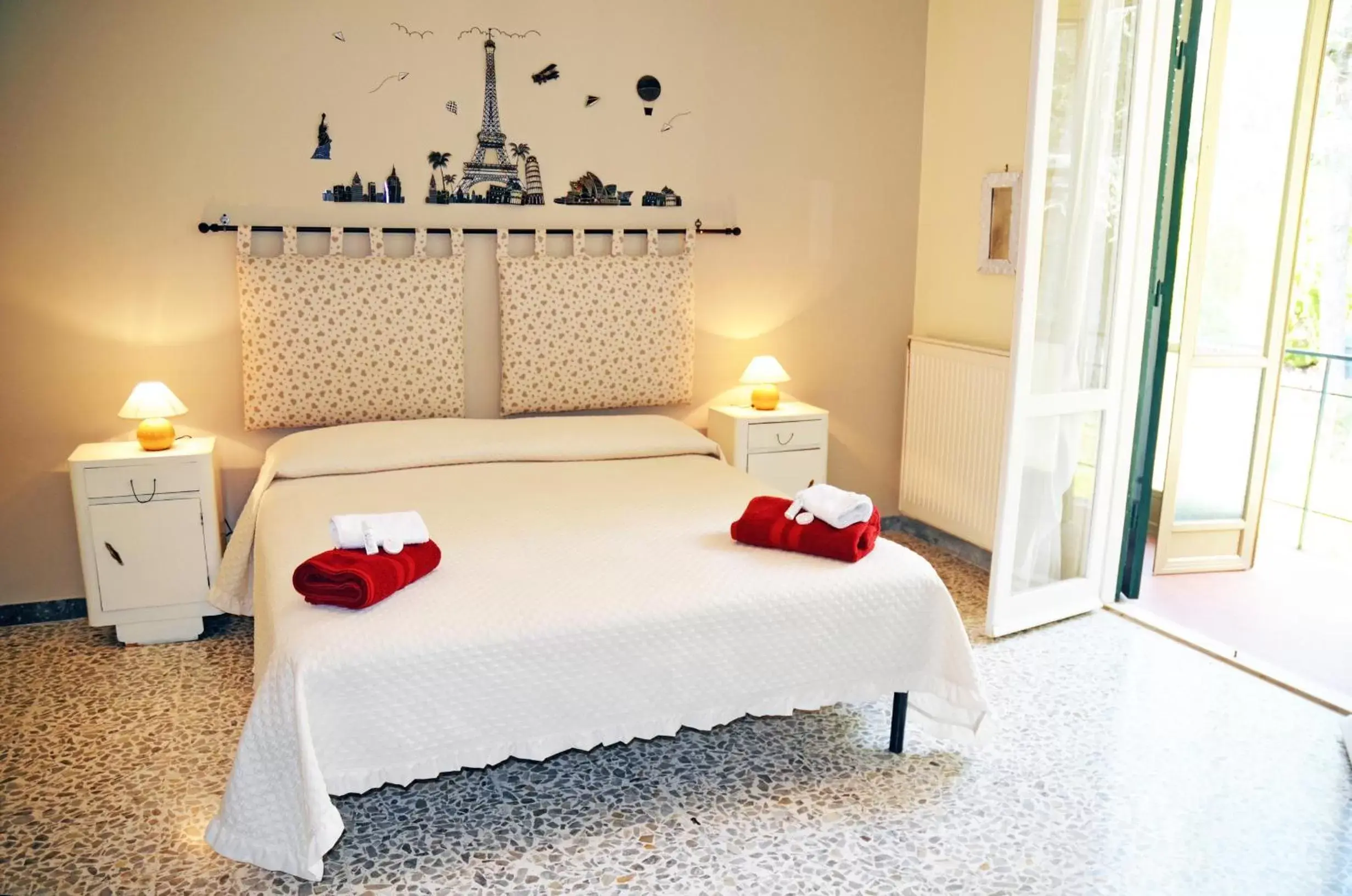 Balcony/Terrace, Bed in Bed and Breakfast Romantica Evasione