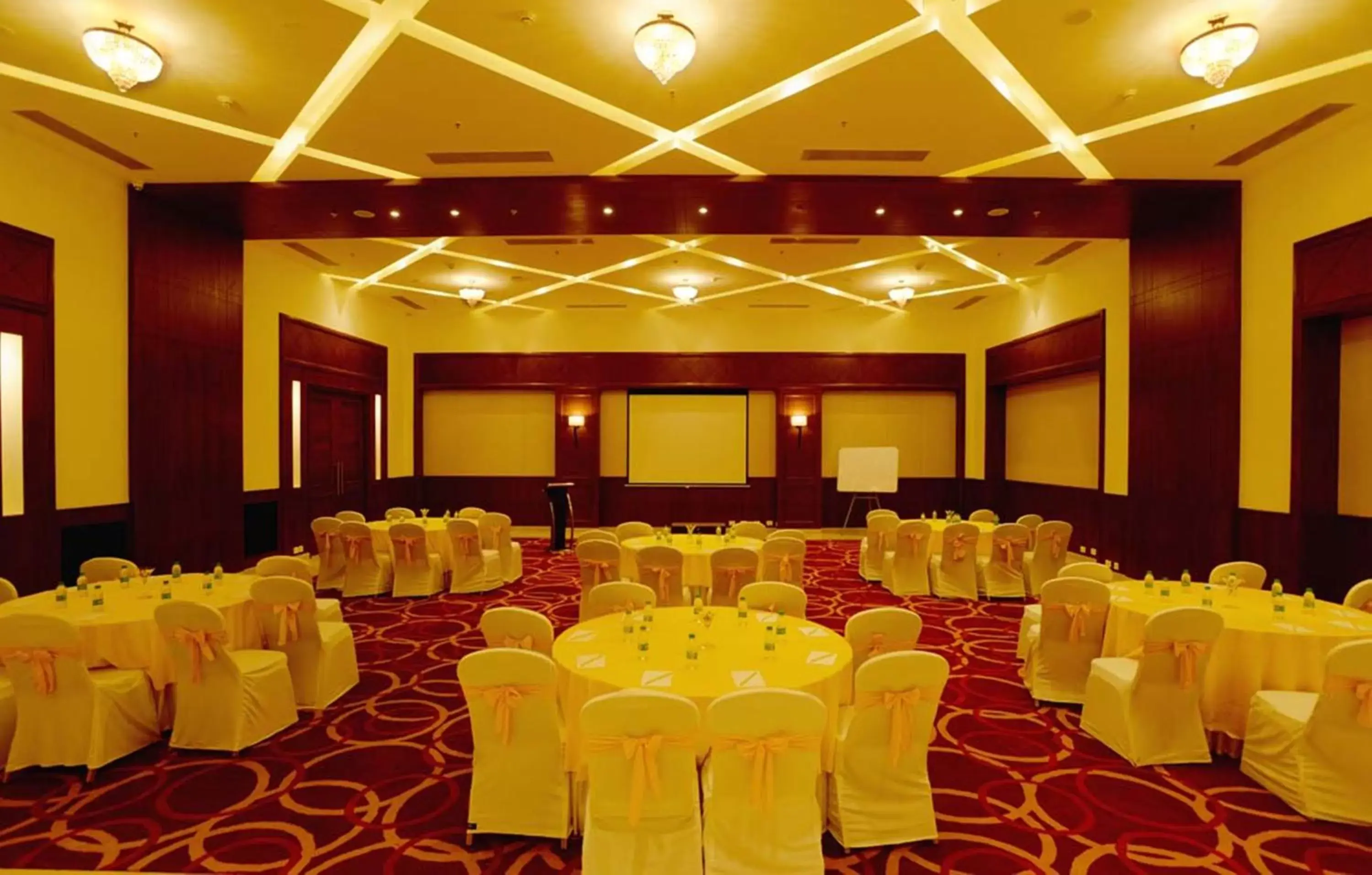 Banquet/Function facilities, Banquet Facilities in Lemon Tree Hotel Coimbatore