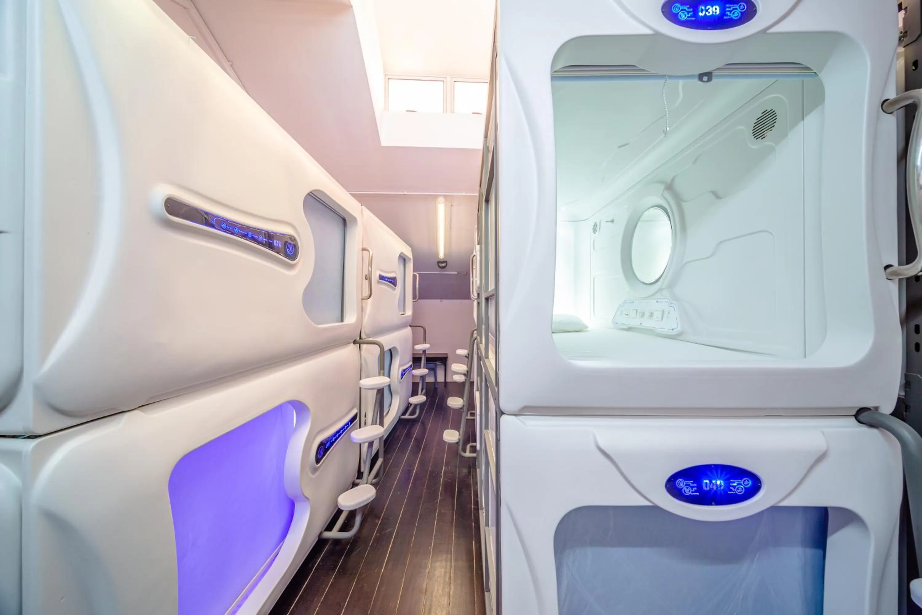 Guests in K Space Inn 569