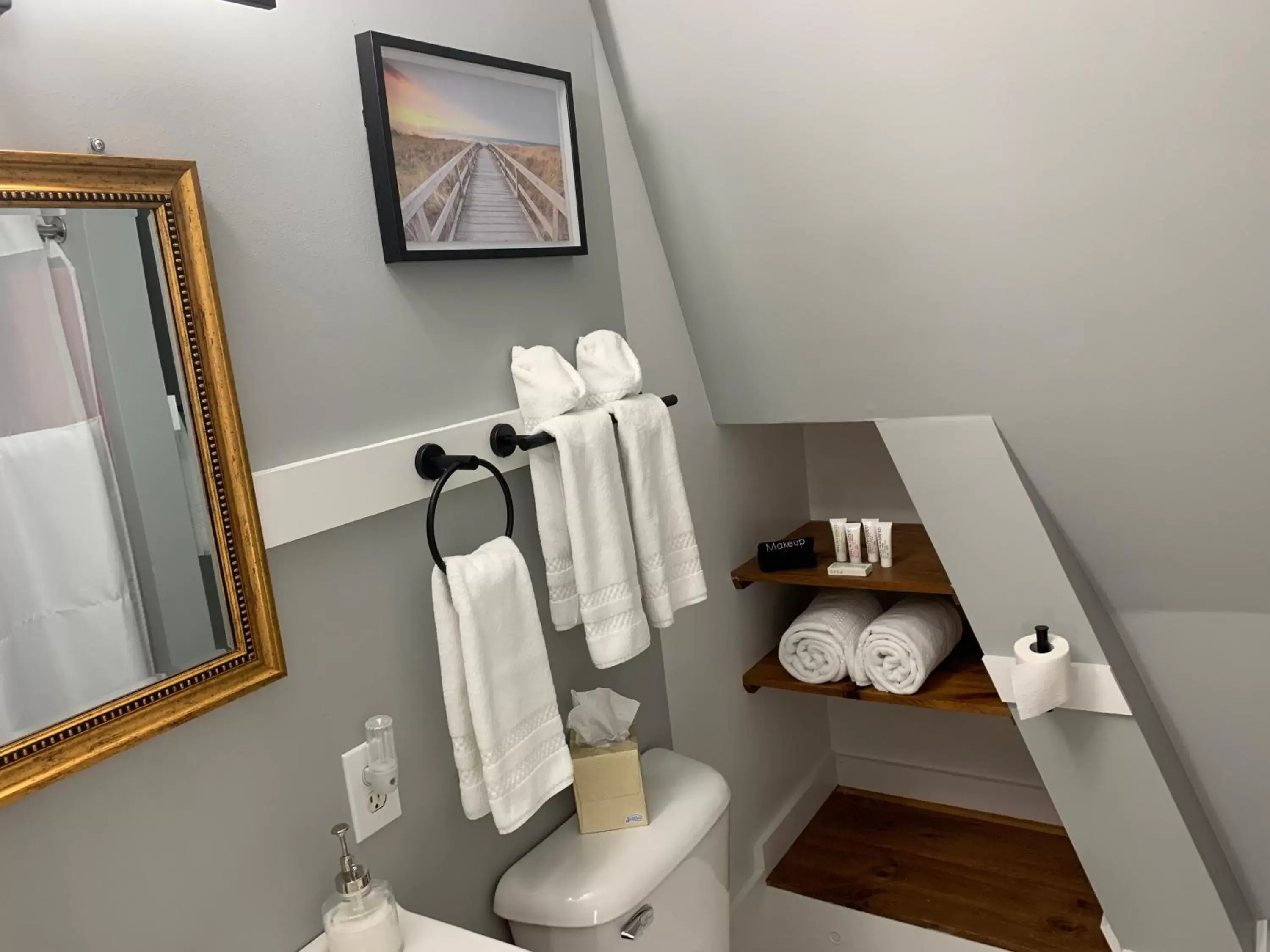 Shower, Bathroom in White Sails Inn