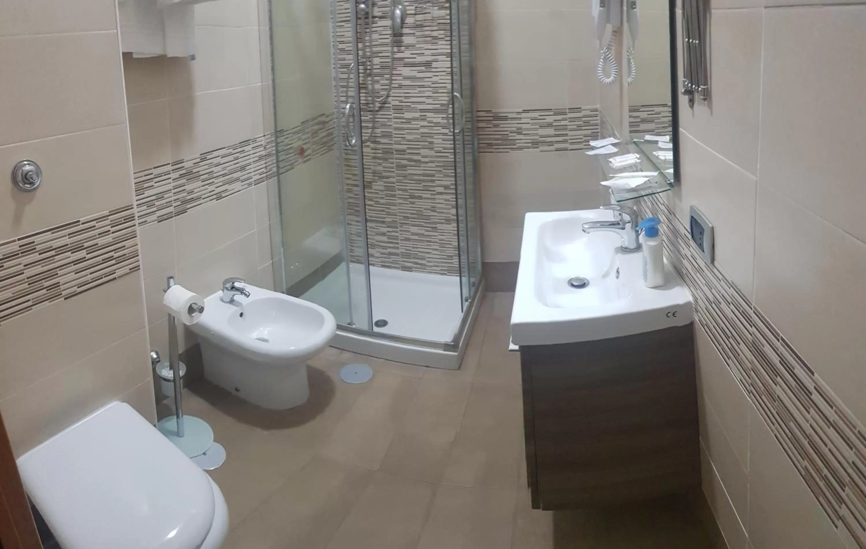 Shower in B&B Donn'anna