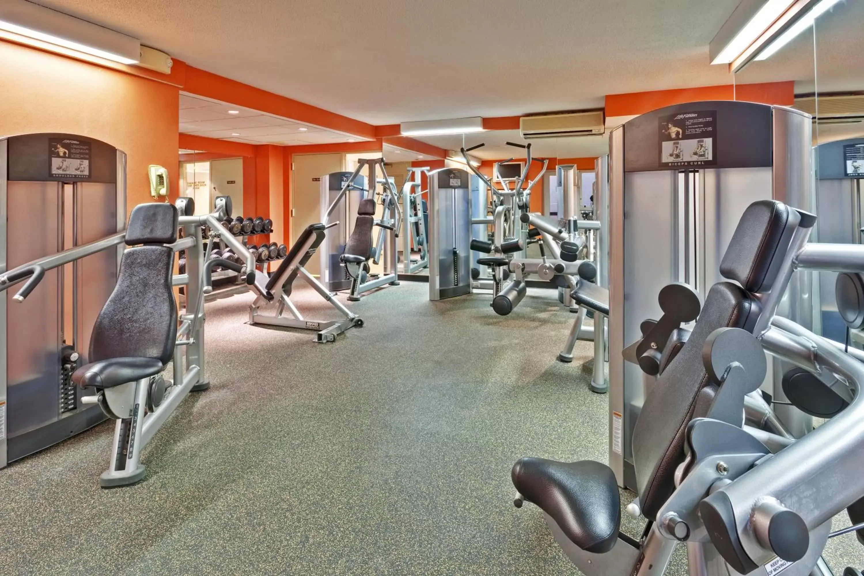 Spa and wellness centre/facilities, Fitness Center/Facilities in Crowne Plaza Chicago O'Hare Hotel & Conference Center, an IHG Hotel