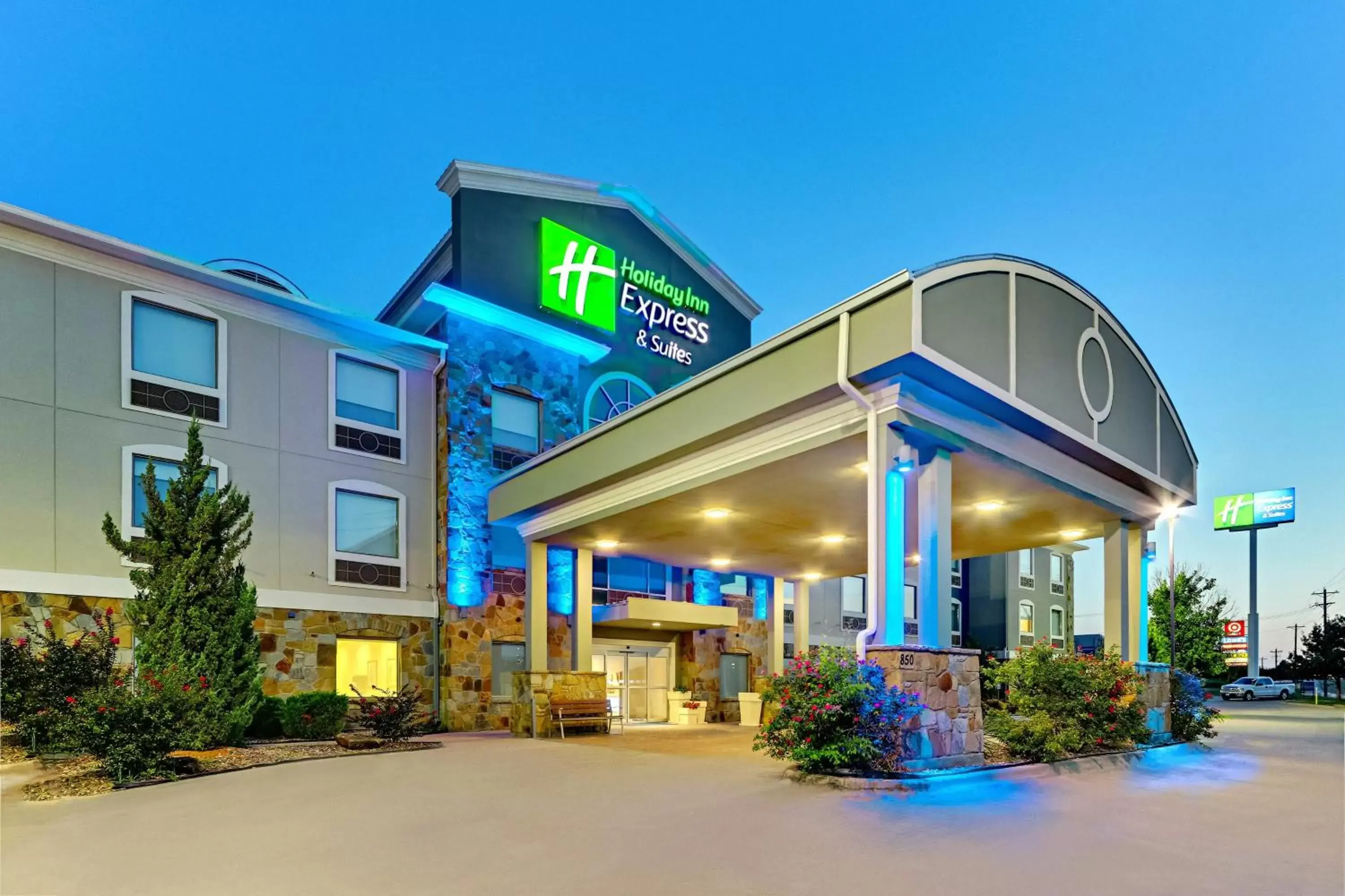 Property Building in Holiday Inn Express Hotel and Suites Weatherford, an IHG Hotel