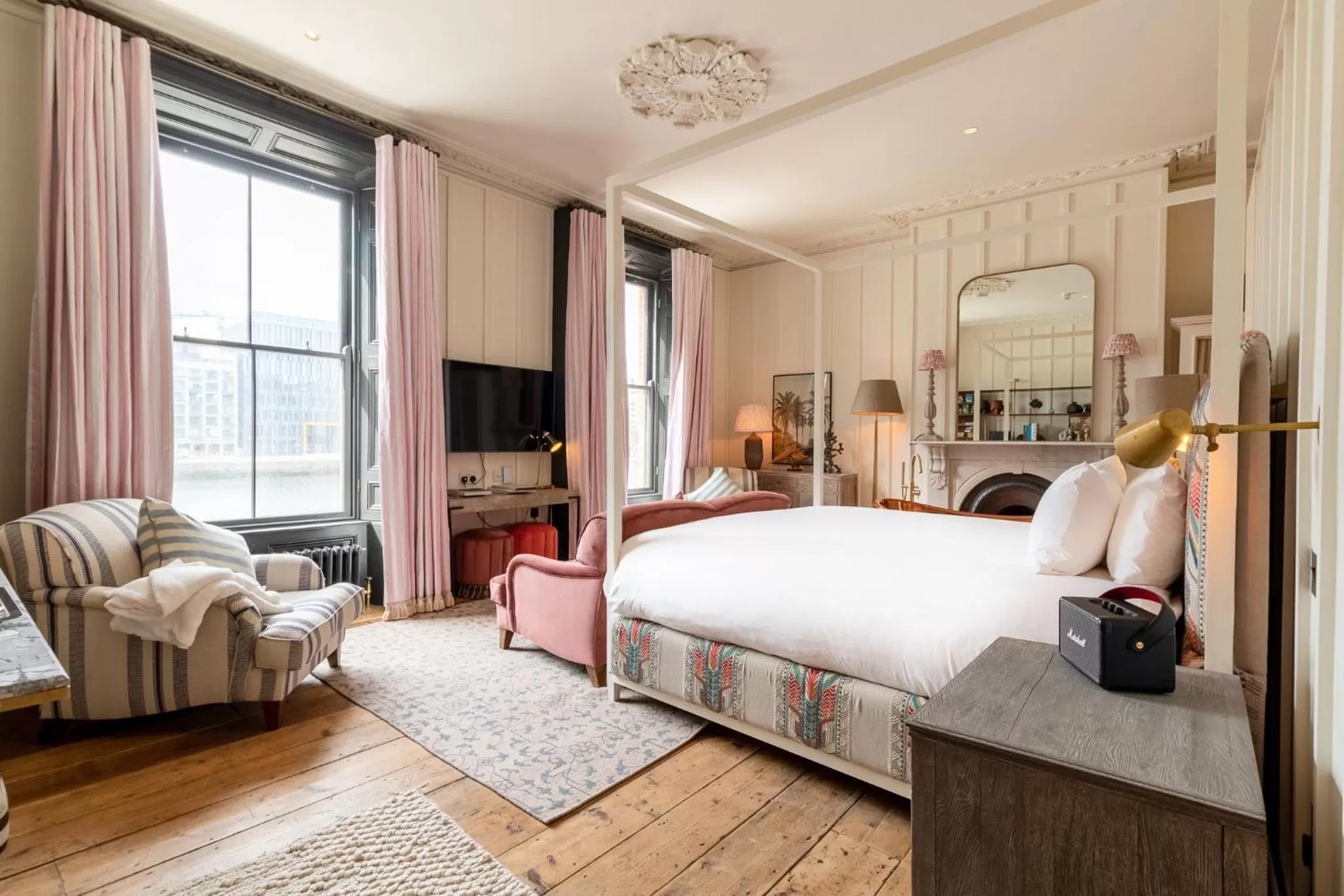 Bedroom, Bed in The Mayson