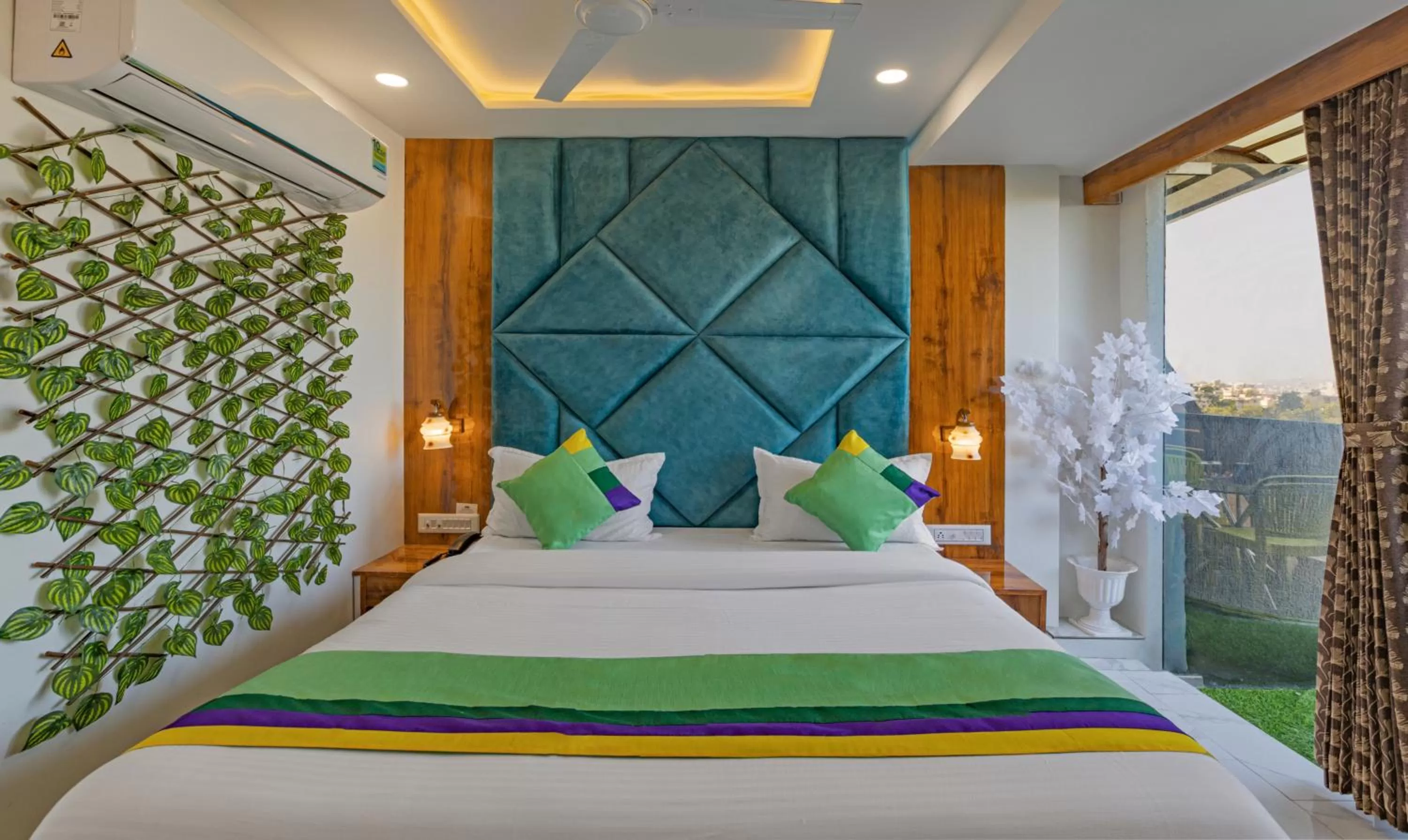 Bedroom, Bed in Treebo Prince Plaza