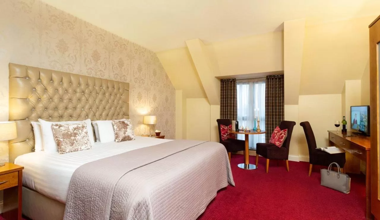 Bedroom, Bed in Raheen Woods Hotel