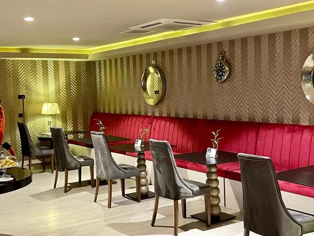 Lounge or bar in Dedeman Erbil Hotel City Center Lounge or bar in Dedeman Erbil Hotel City Center