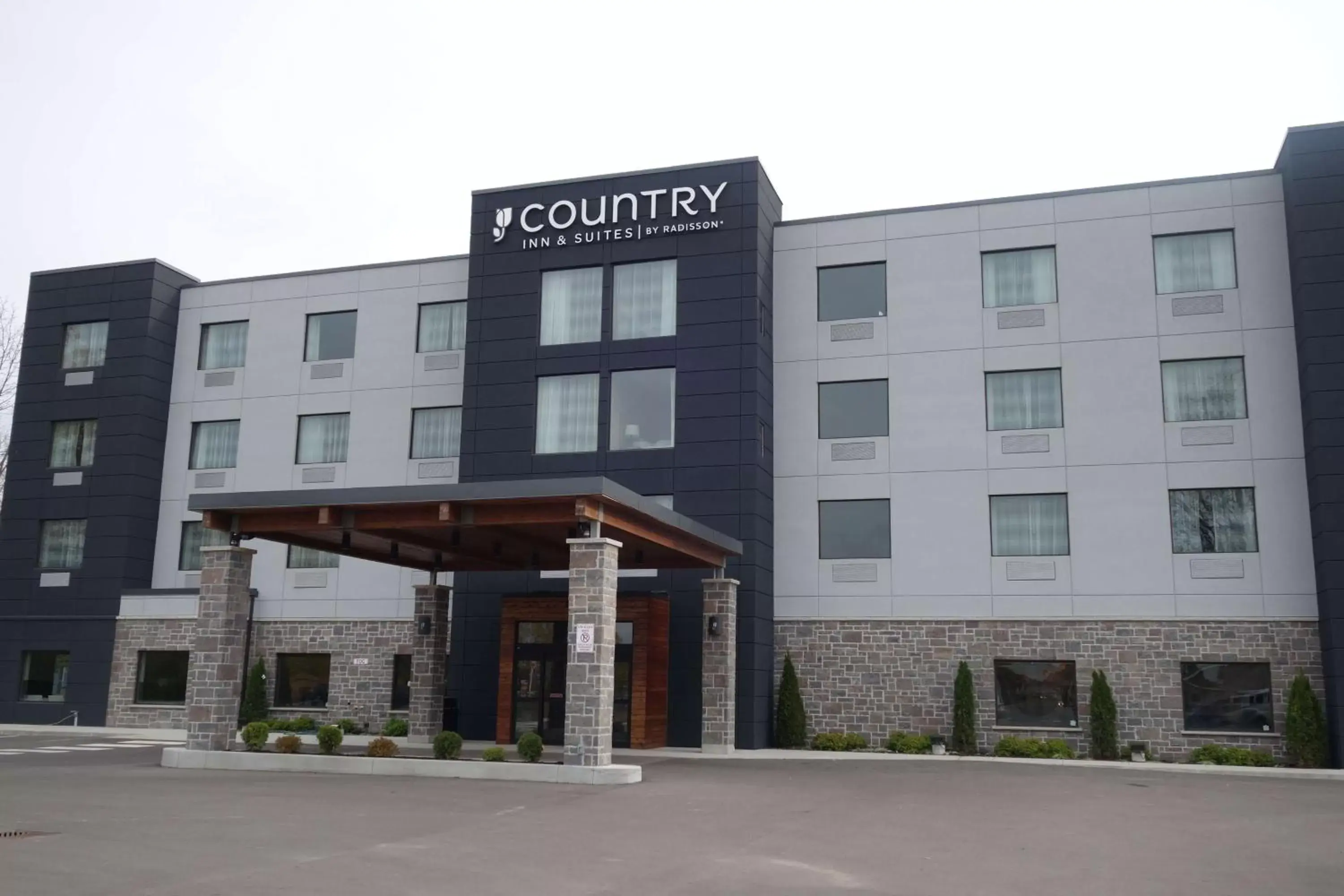 Property Building in Country Inn & Suites by Radisson, Belleville, ON