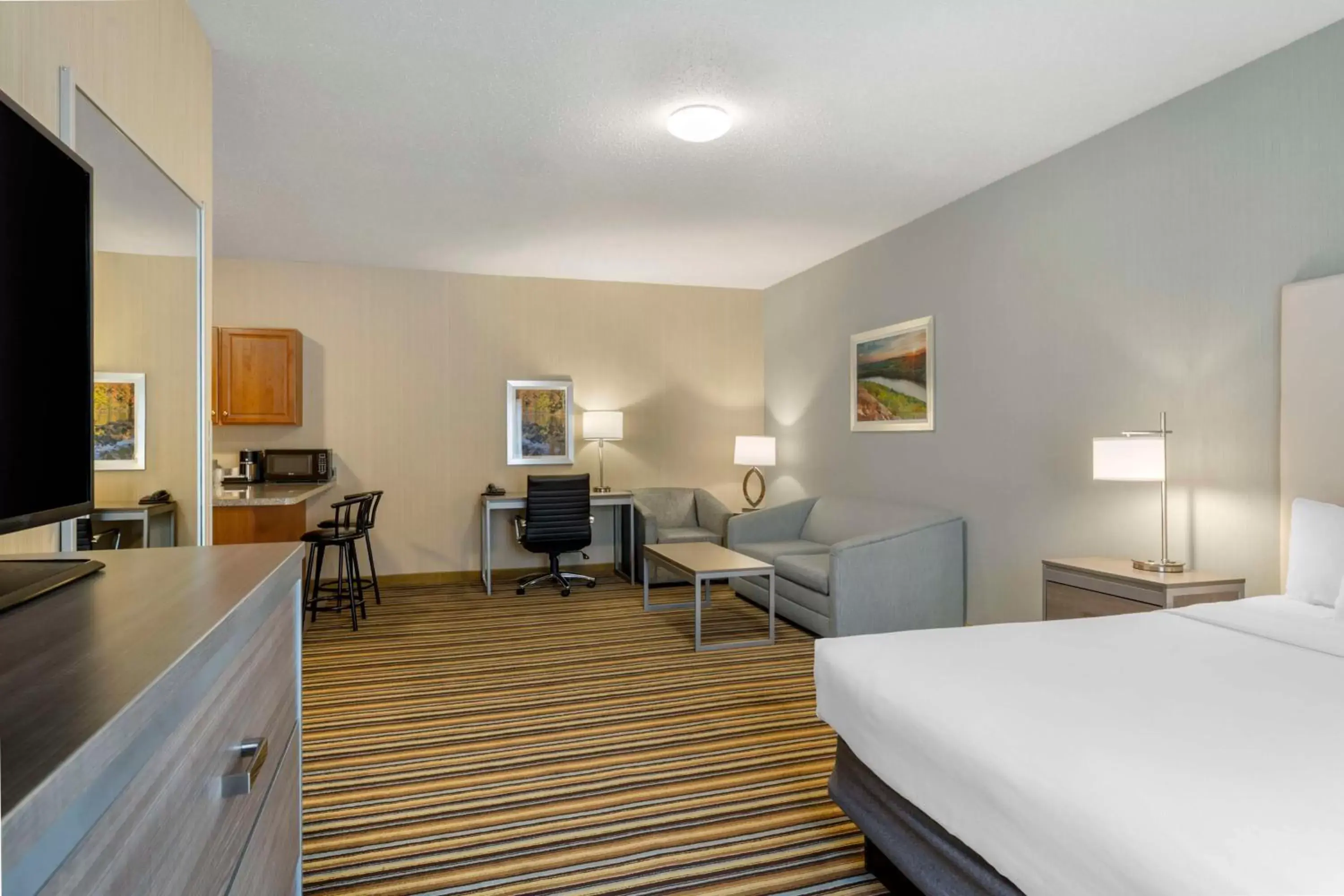 Bedroom, Bed in Best Western Plus New England Inn & Suites Bedroom, Bed in Best Western Plus New England Inn & Suites