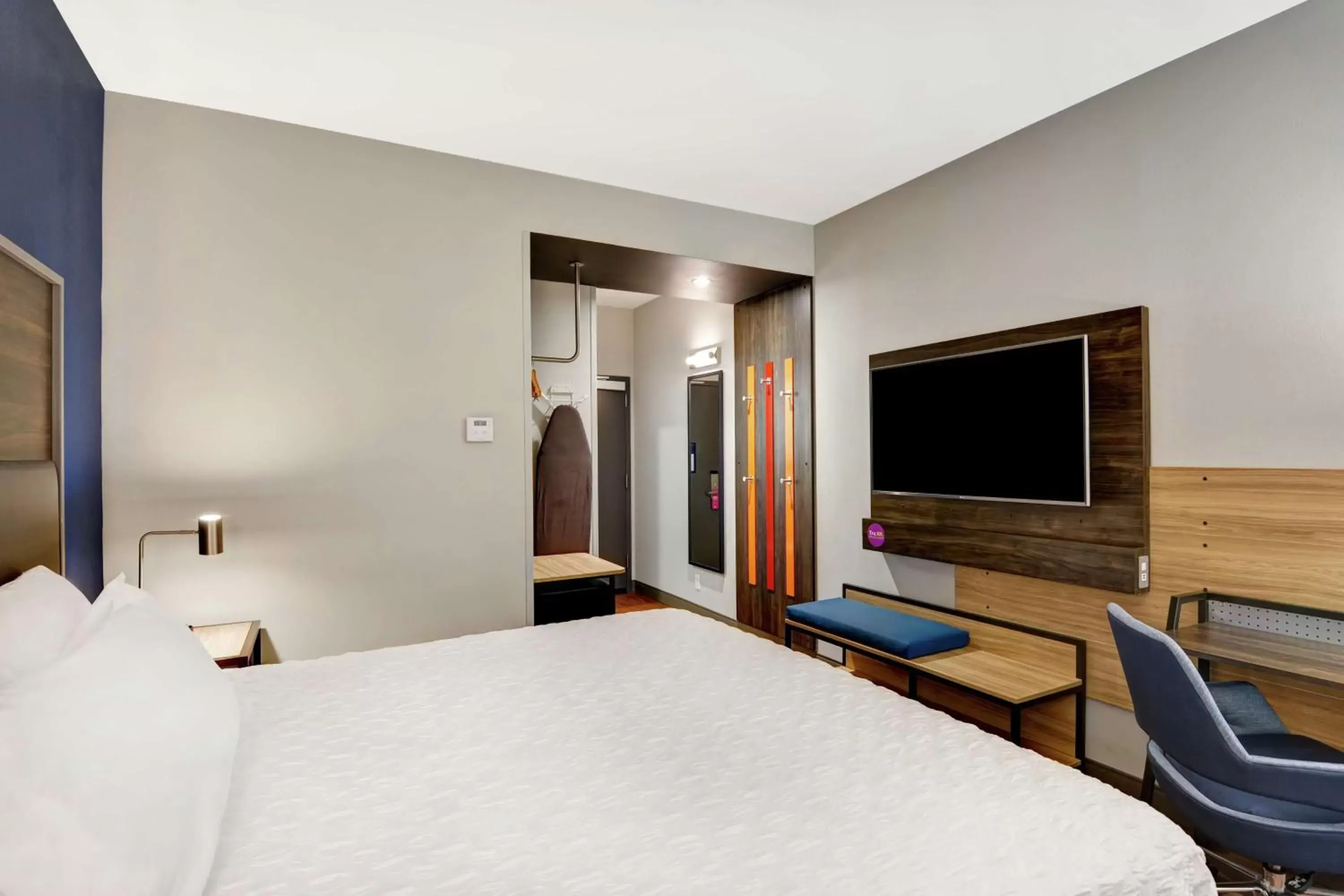 Bedroom, Bed in Tru By Hilton Idaho Falls Id