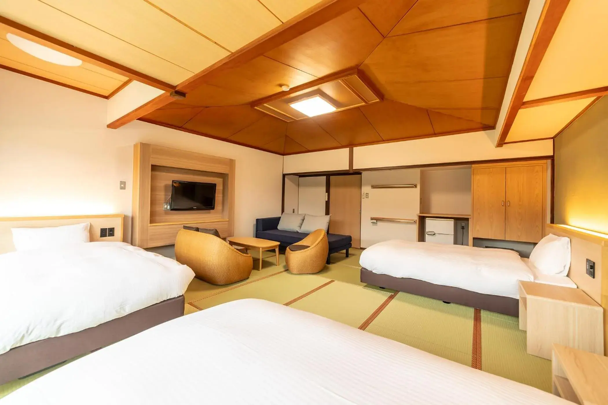 Photo of the whole room, Bed in Ooedo Onsen Monogatari Kinosaki