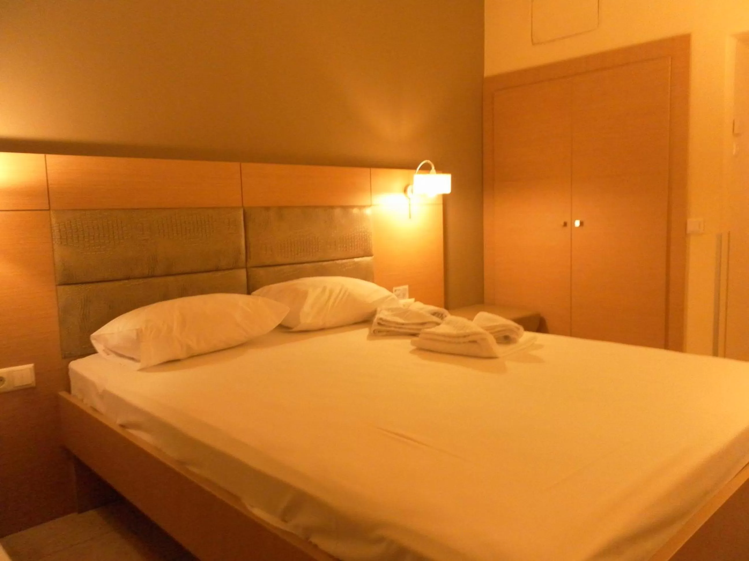 Bedroom, Bed in Esperia