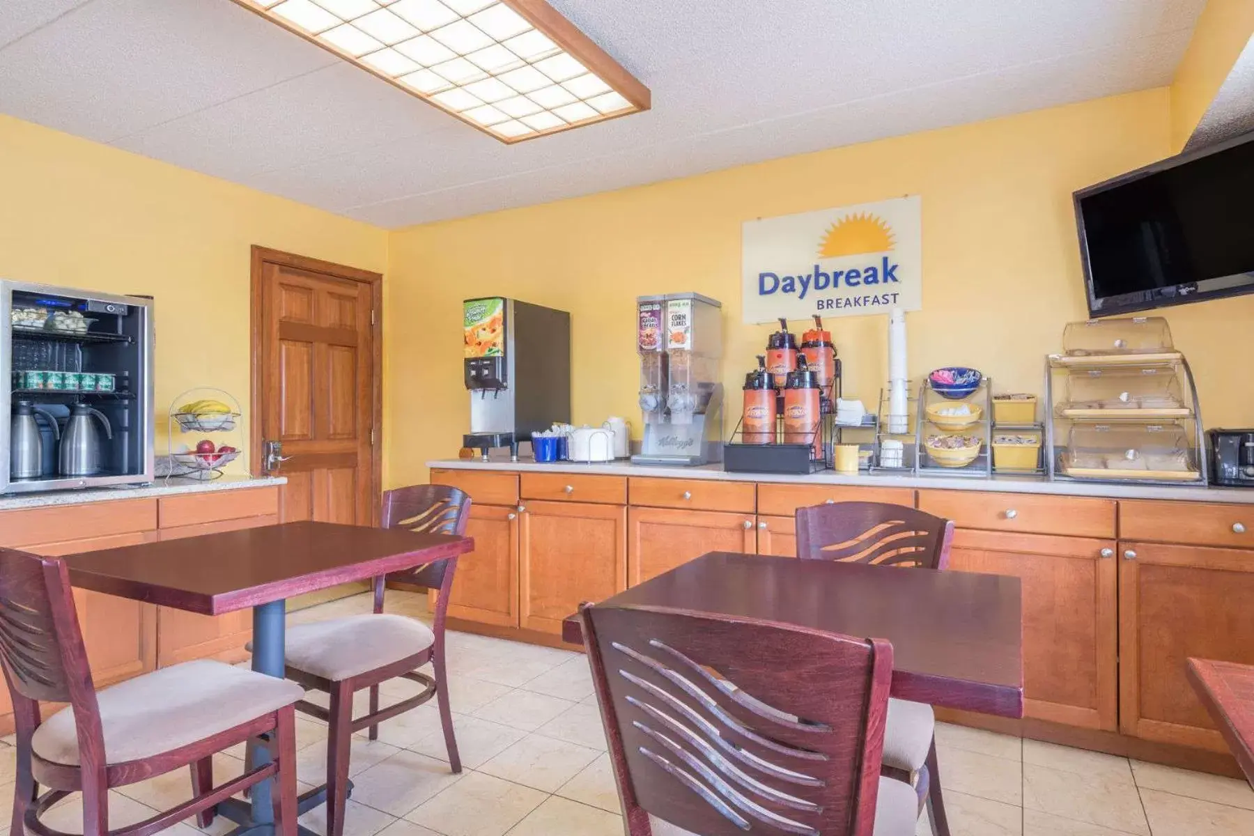 Restaurant/Places to Eat in Days Inn by Wyndham Columbus Fairgrounds