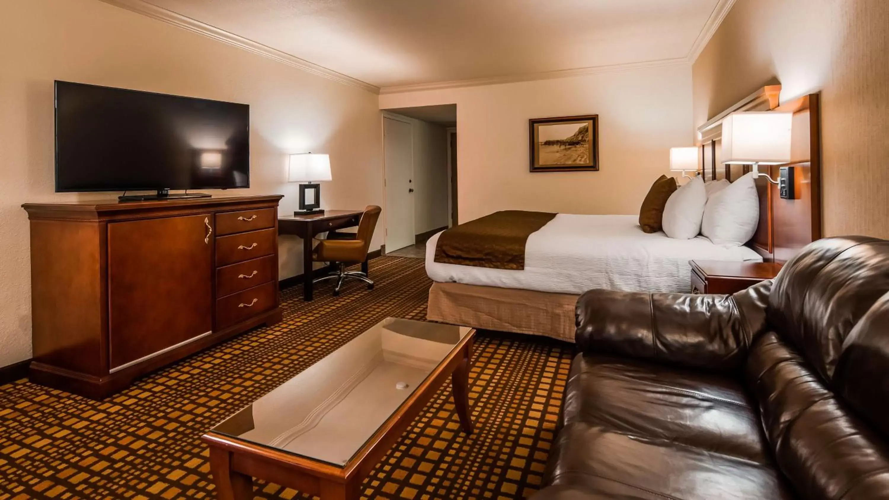 Photo of the whole room, Bed in Best Western Plus Humboldt House Inn Photo of the whole room, Bed in Best Western Plus Humboldt House Inn