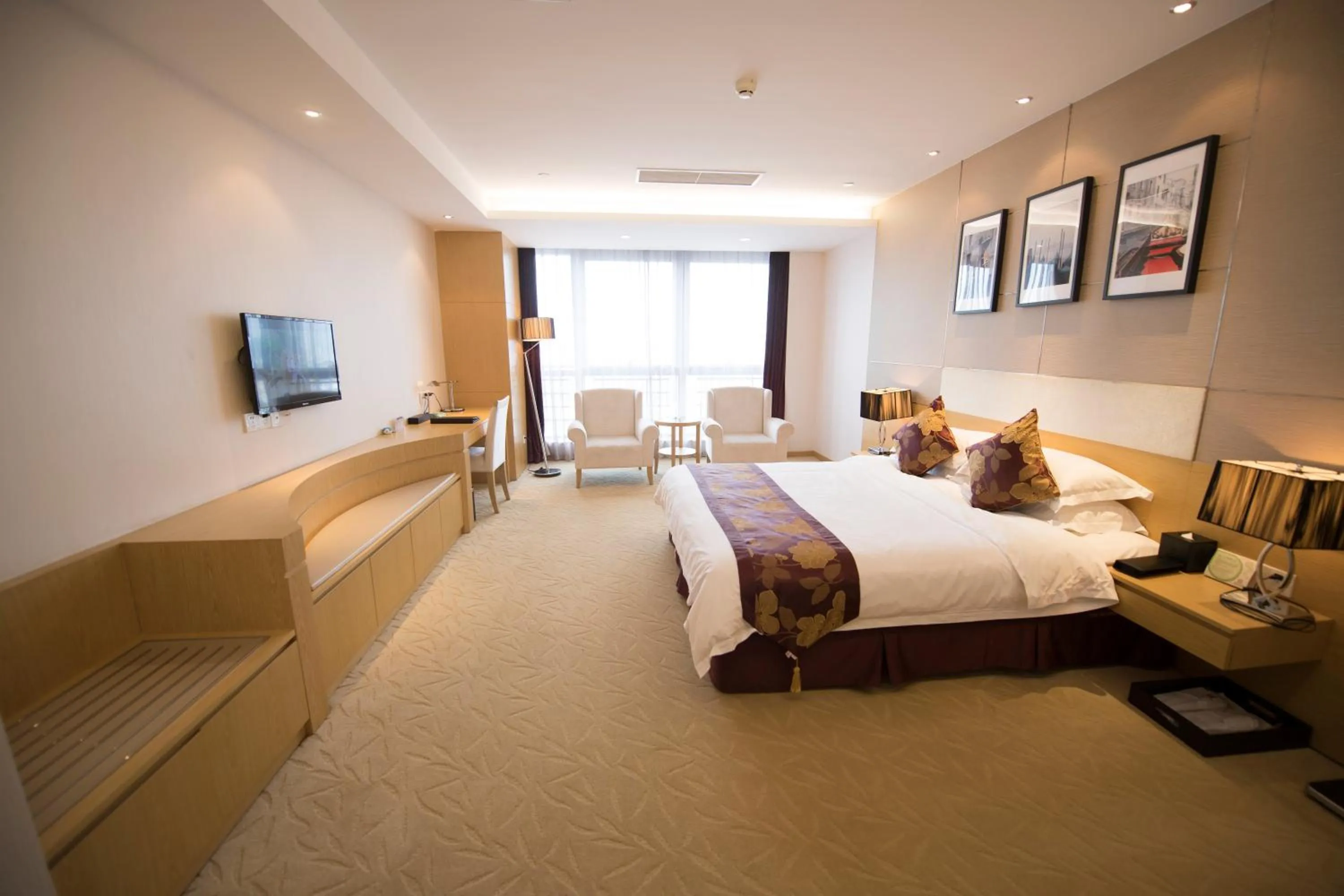 Bed in Suzhou Sun Plaza Hotel