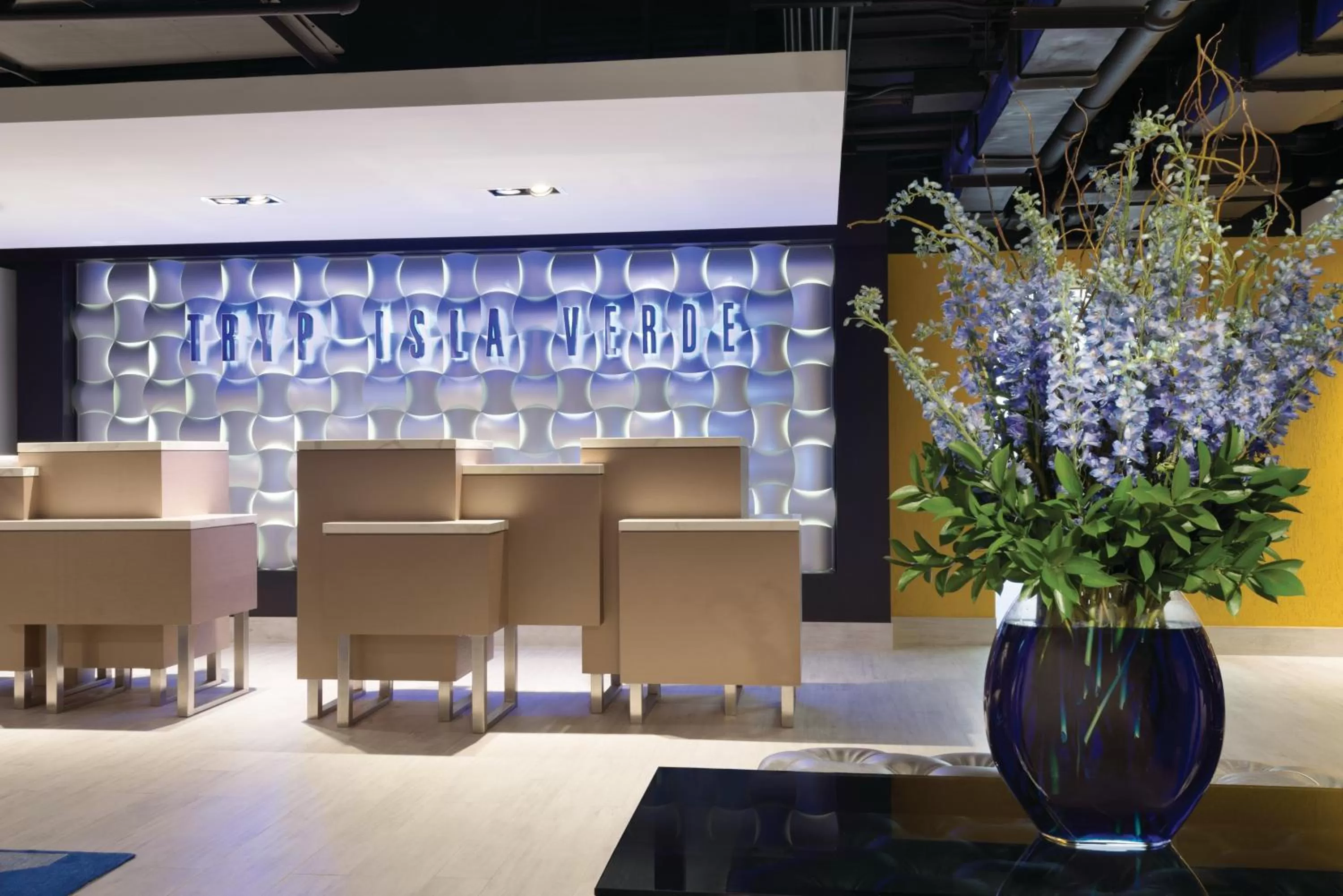 Lobby or reception in TRYP by Wyndham Isla Verde