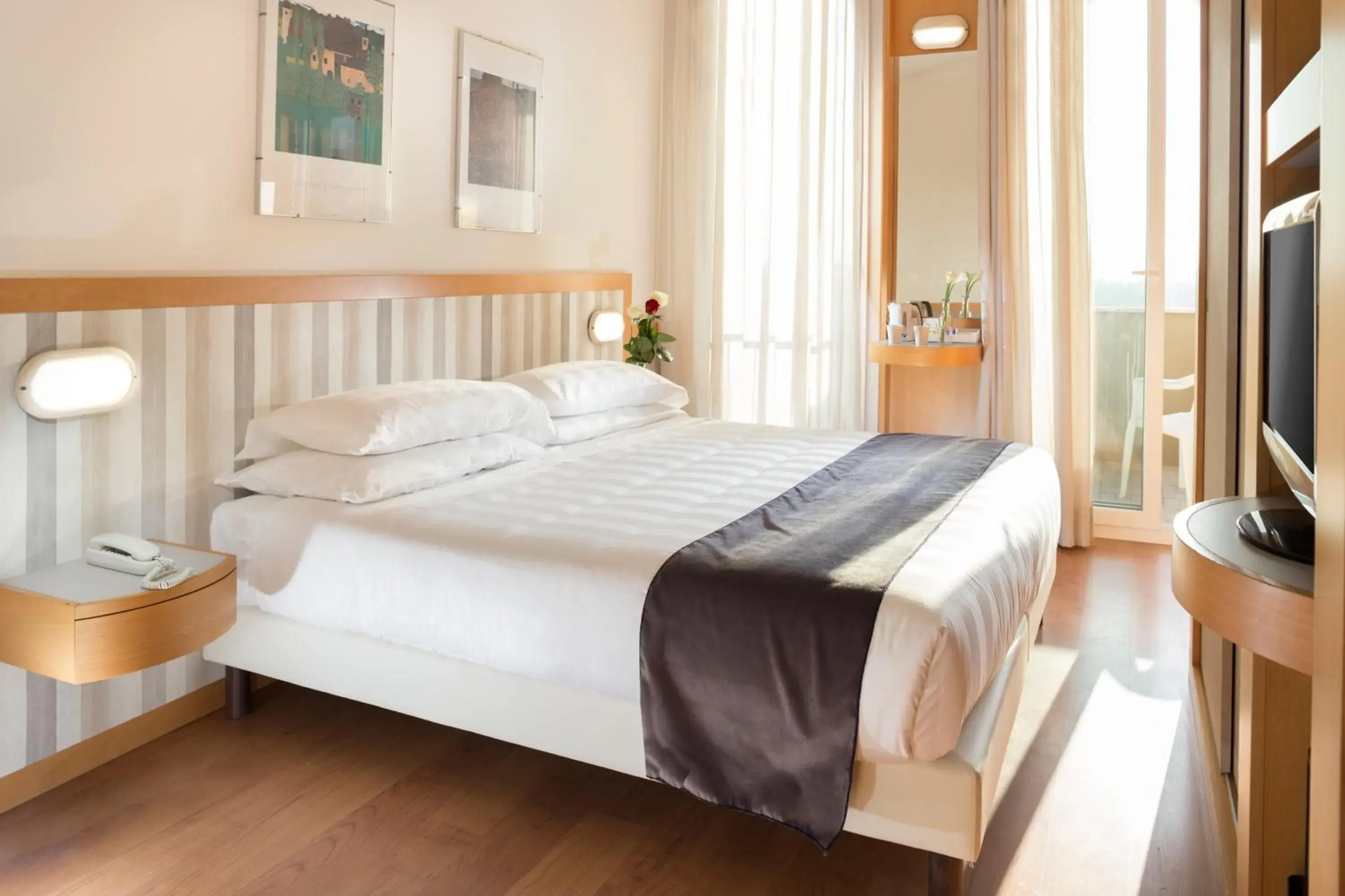 Bedroom, Bed in Hotel Ascot & Spa