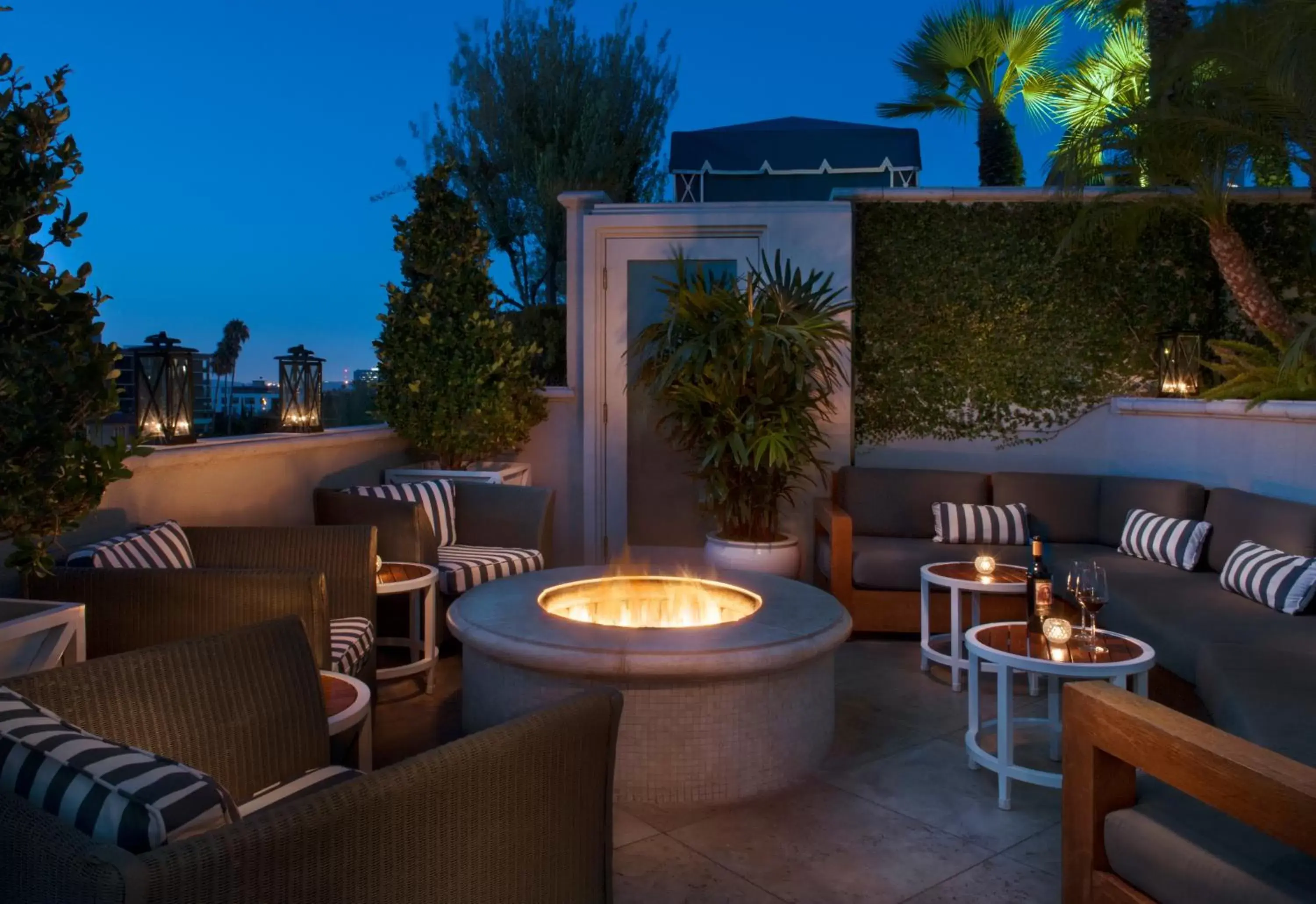 Restaurant/places to eat, Lounge/Bar in The Peninsula Beverly Hills