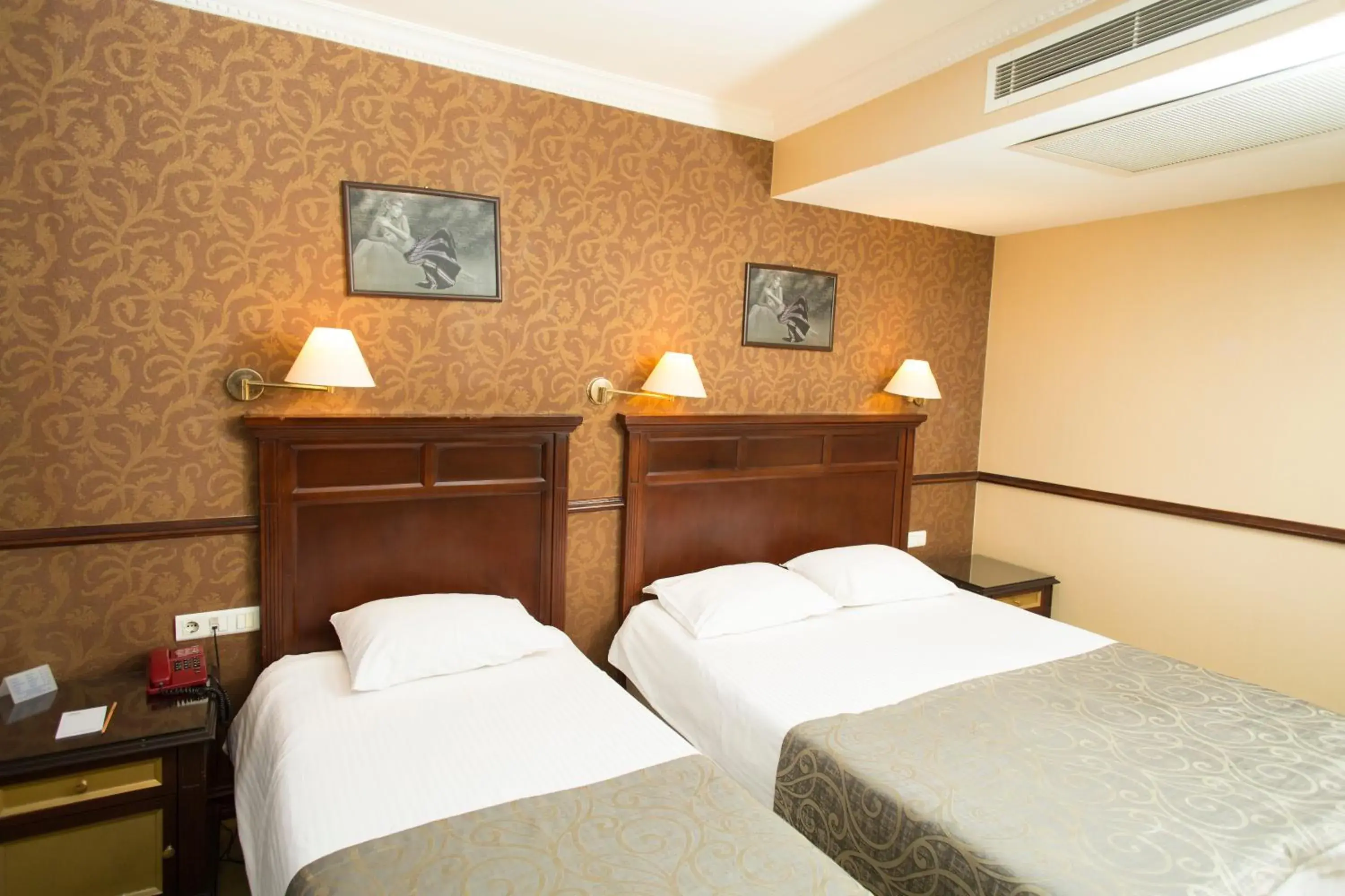 Bed in Topkapi Inter Istanbul Hotel