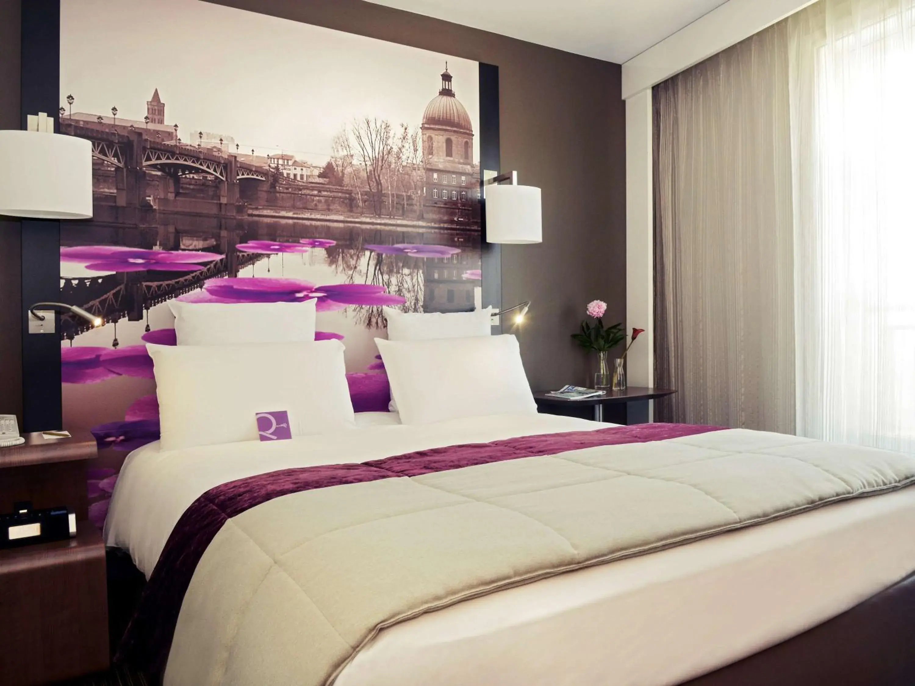 Photo of the whole room, Bed in Mercure Toulouse Centre Wilson Capitole