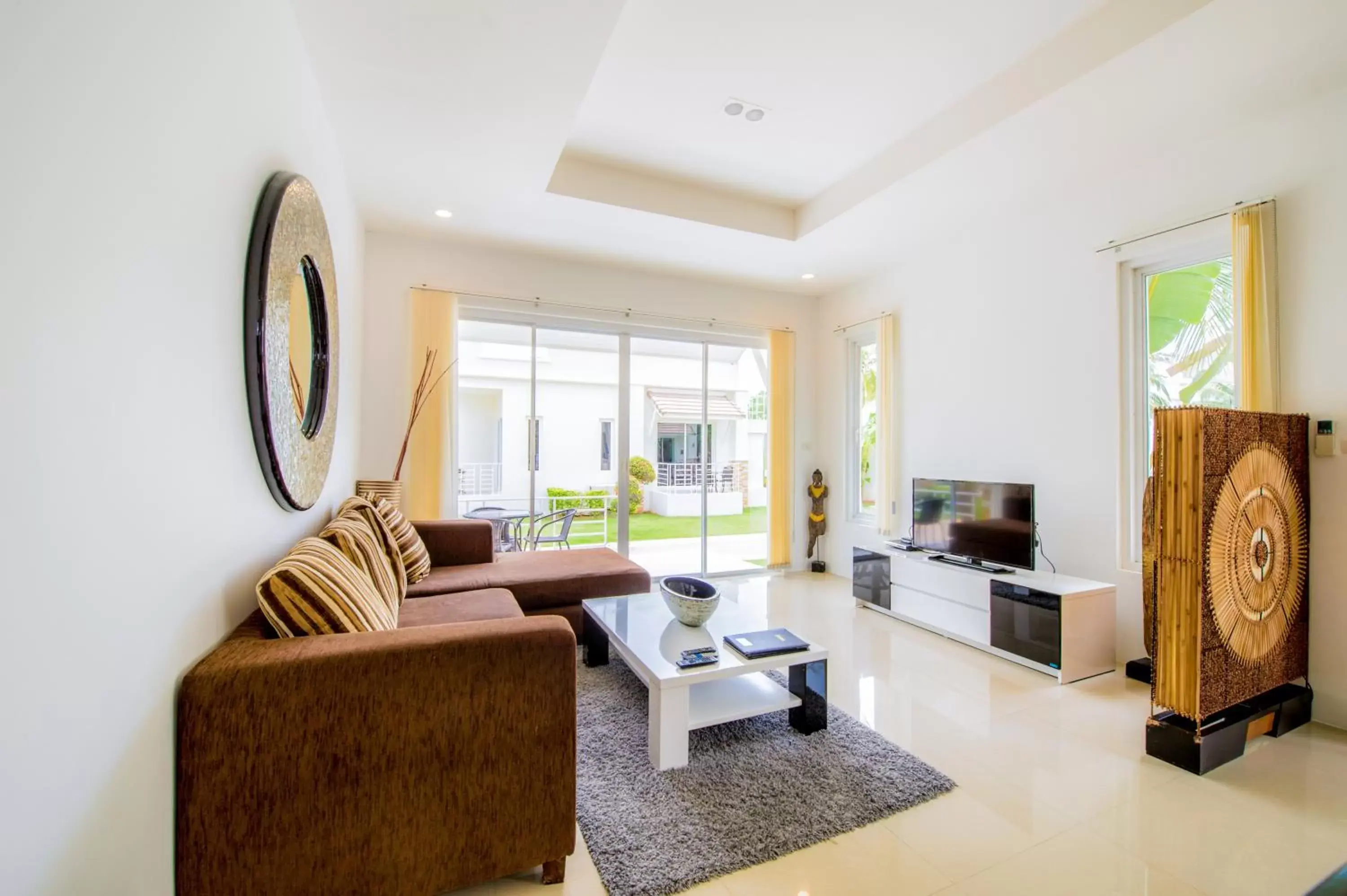 Living room, Seating Area in Oriental Beach Pearl Resort