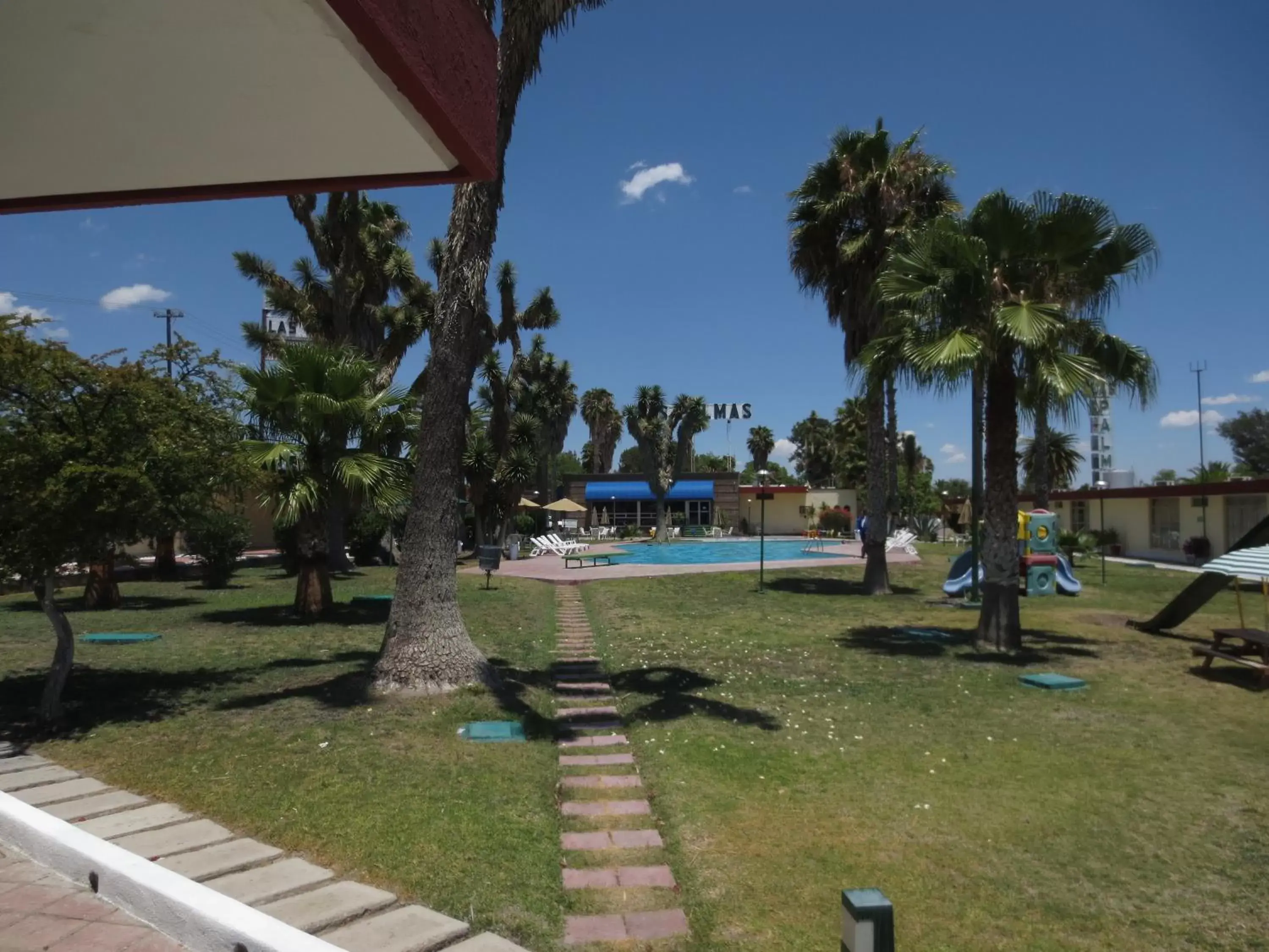 Day, Swimming Pool in Hotel Las Palmas Midway Inn