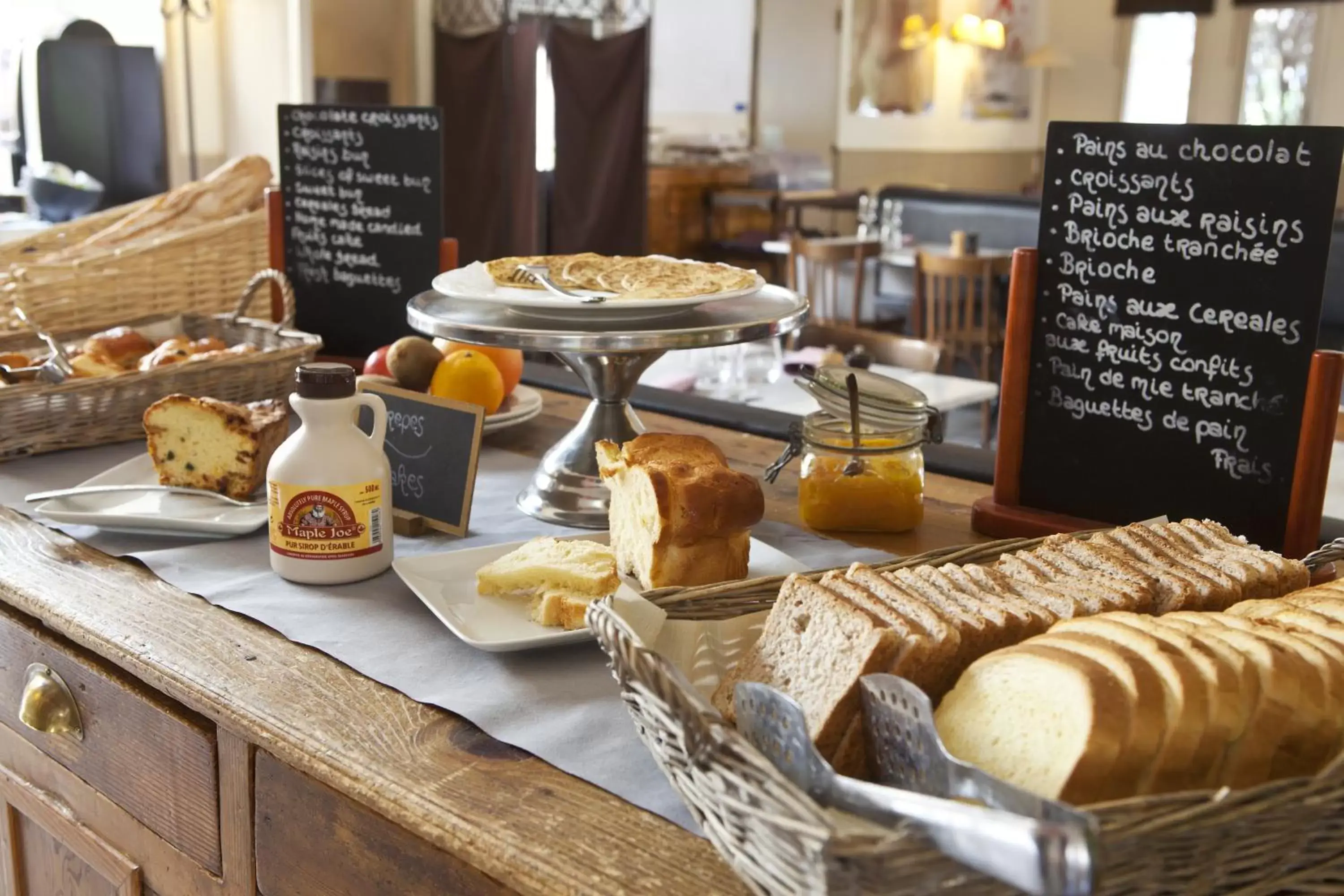 Continental breakfast, Breakfast in Best Western Hôtel Le Paradou Avignon Sud.