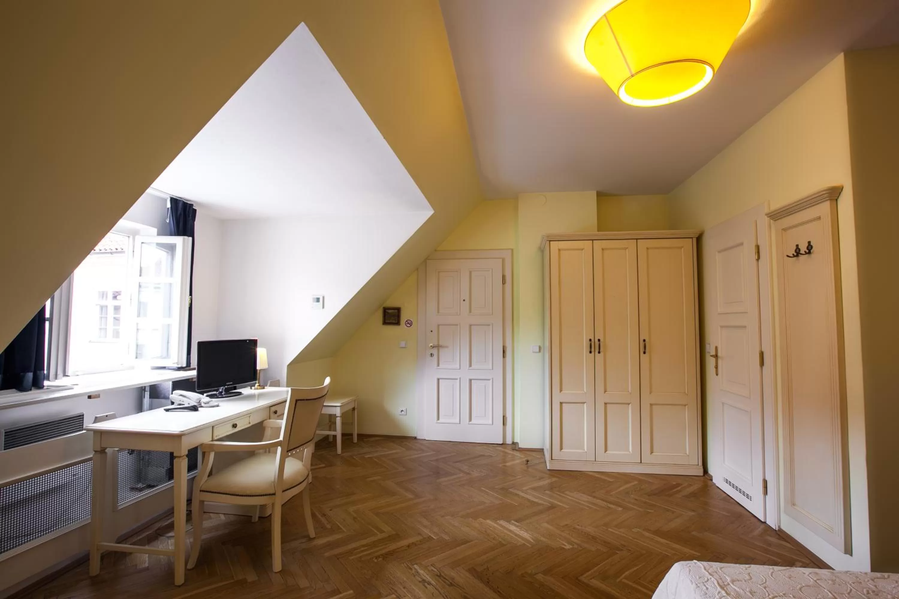 Seating area in Tyn Yard Residence