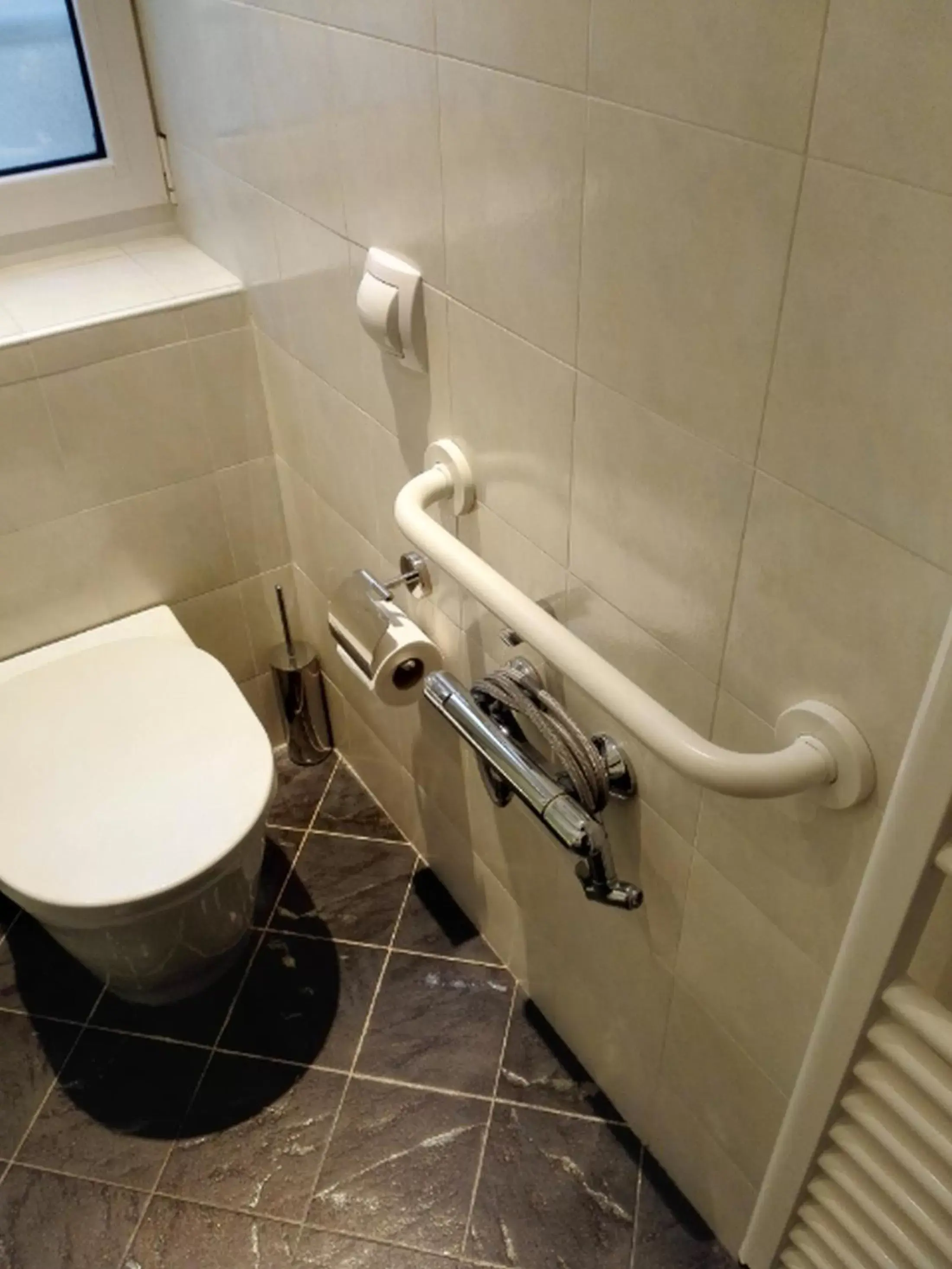 Facility for disabled guests, Bathroom in Card International Hotel