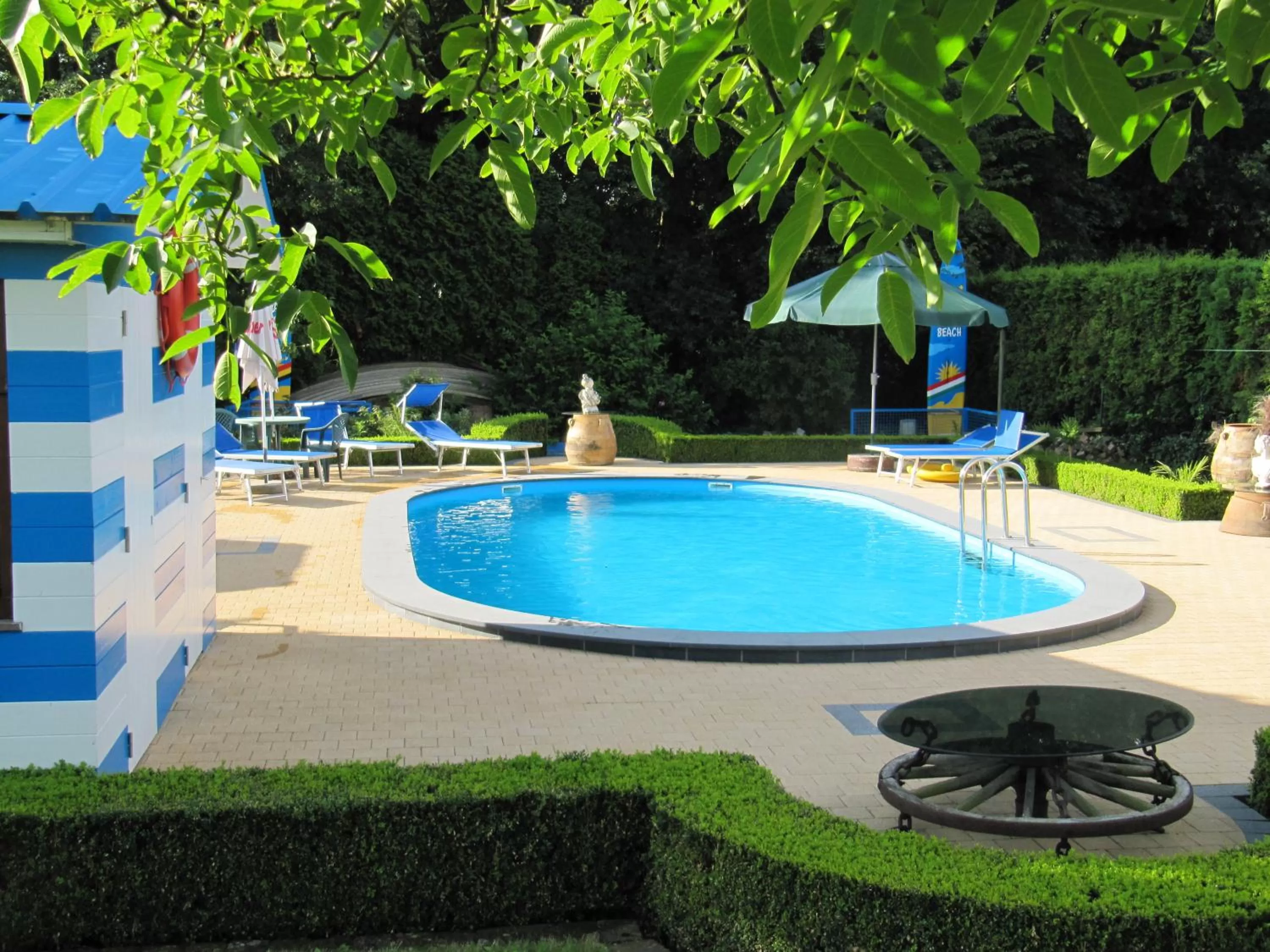 Swimming pool in B&B Casa Roman & Vakantiewoning voor 1 pers tot max 32 personen