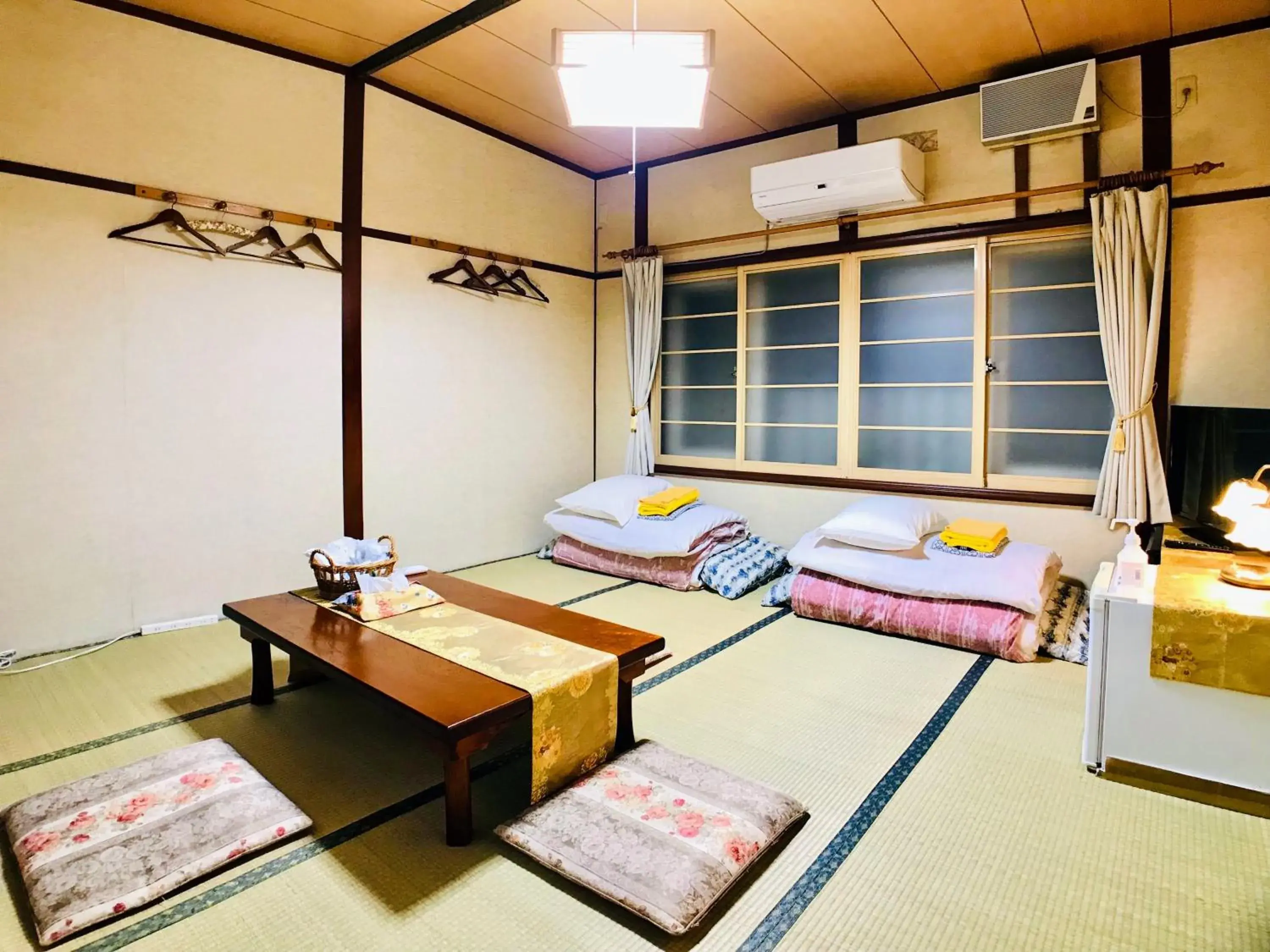 Japanese-Style Room with Shared Bathroom in Pension Puppy Tail