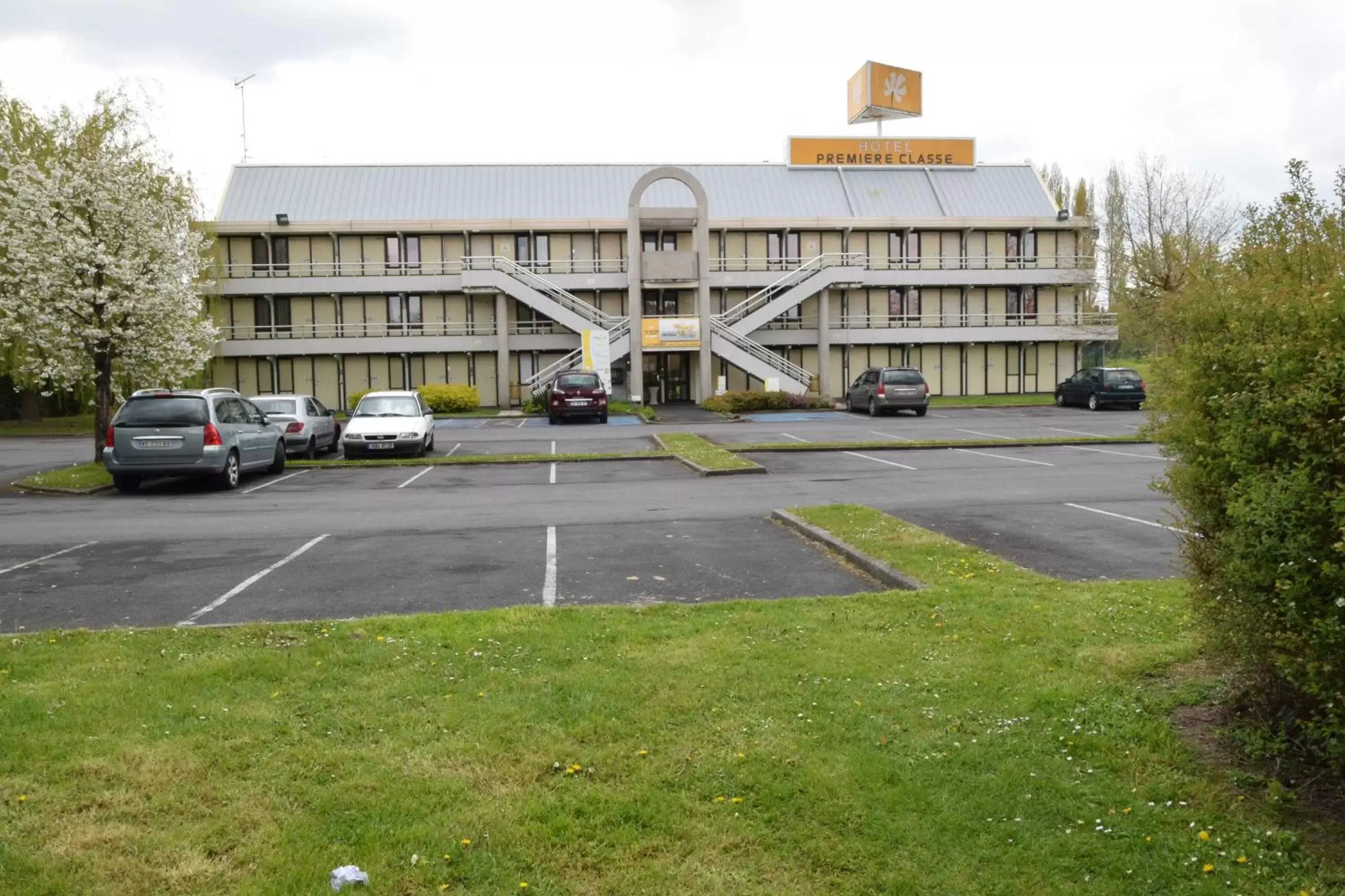 Nearby landmark, Property Building in Premiere Classe Lille Sud - Douai Cuincy