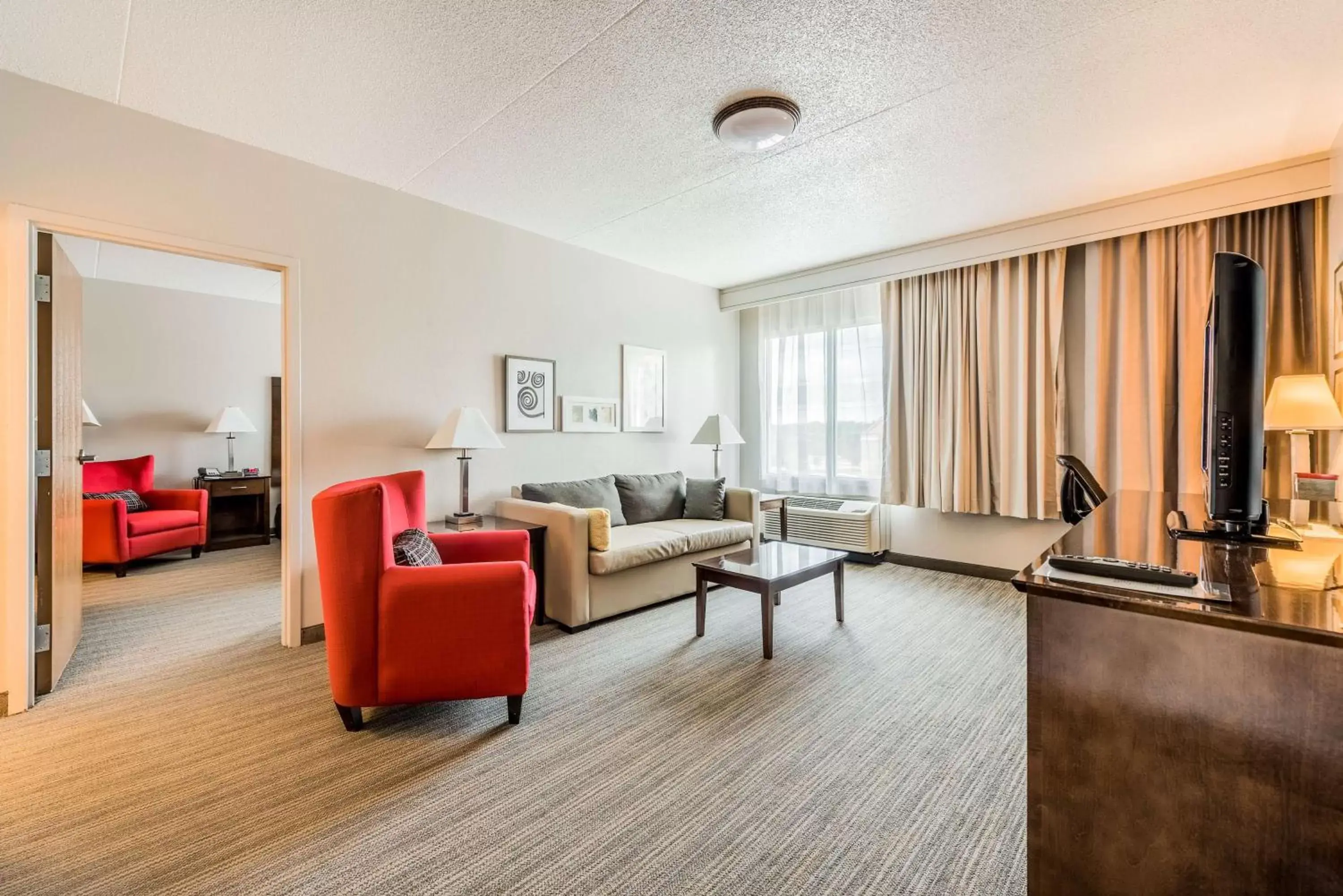 Living room, Seating Area in Country Inn & Suites by Radisson, Cookeville, TN