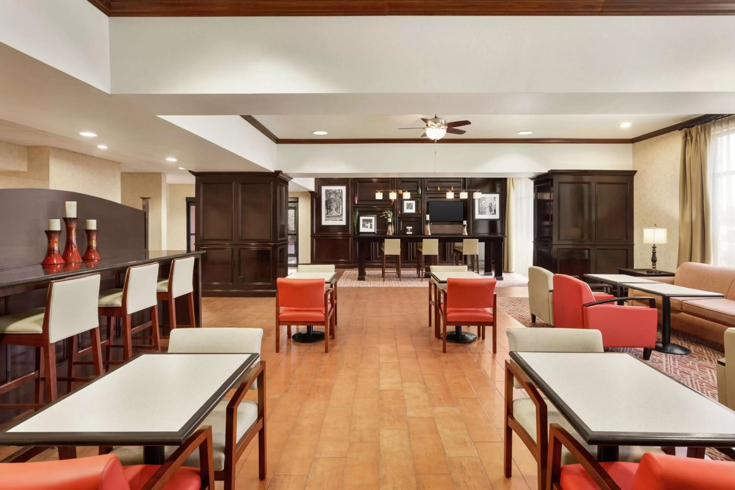 Dining area in Hampton Inn Sulphur Springs