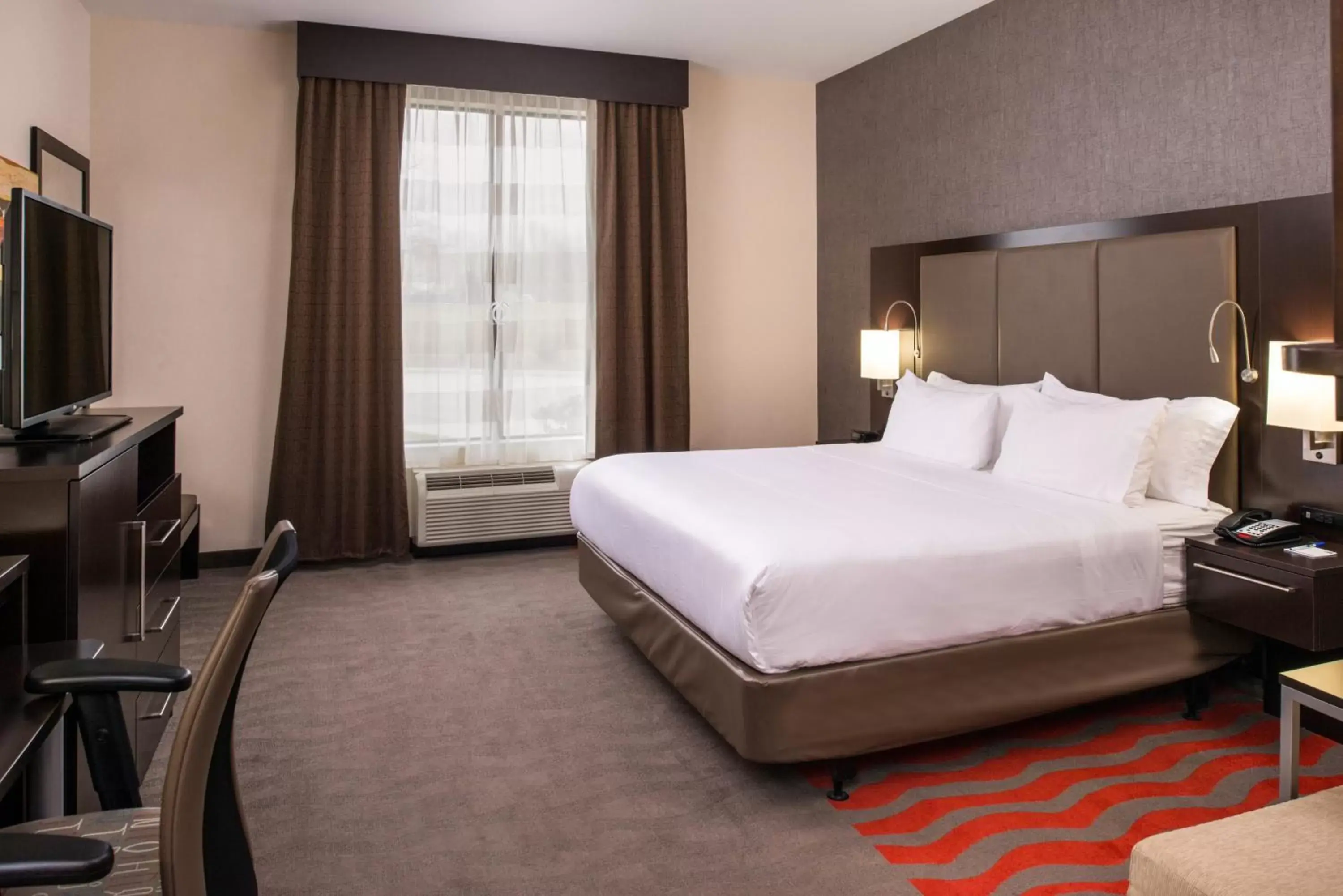 Photo of the whole room, Bed in Holiday Inn Express & Suites Monroe, an IHG Hotel