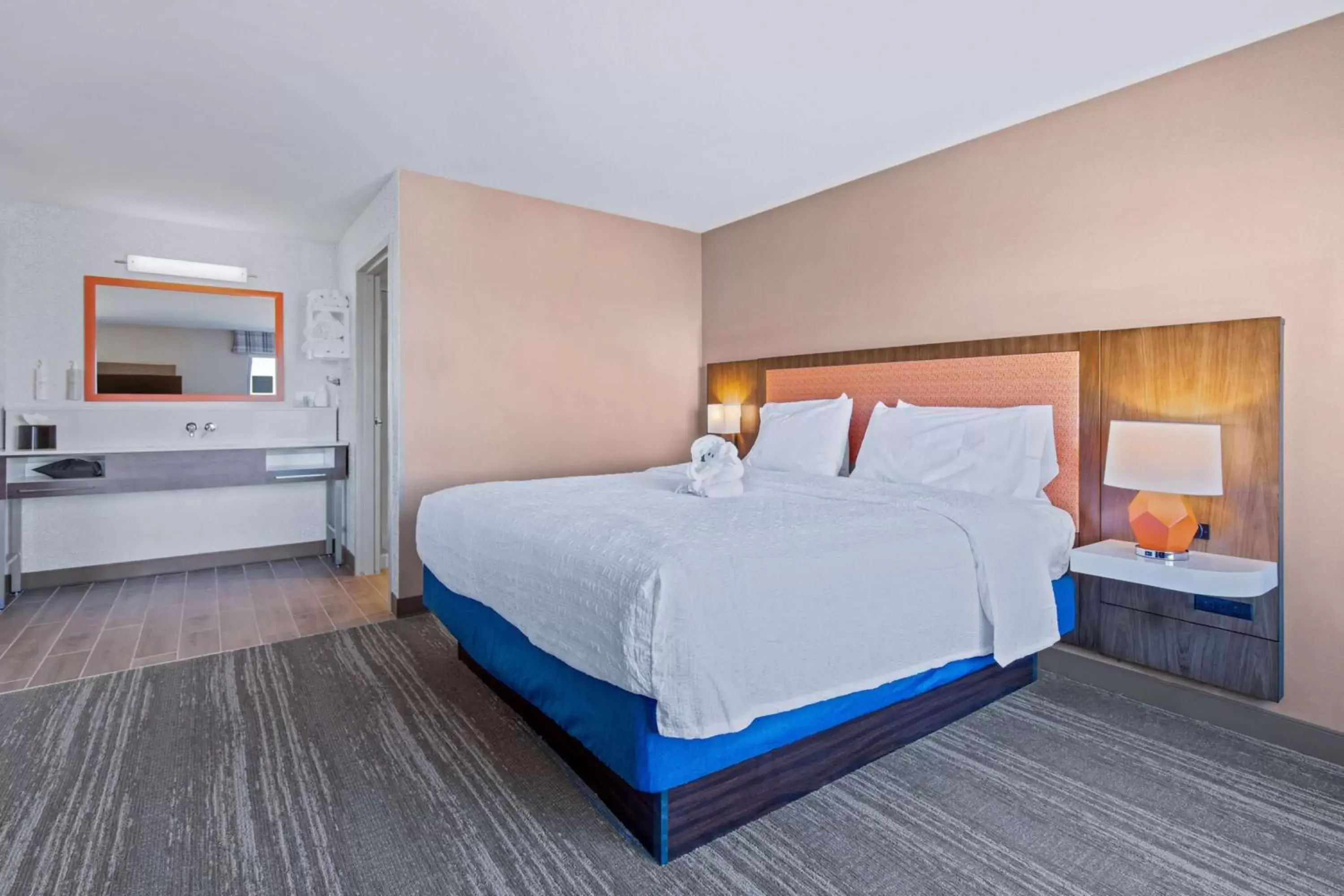 Bed in Hampton Inn & Suites Greeley