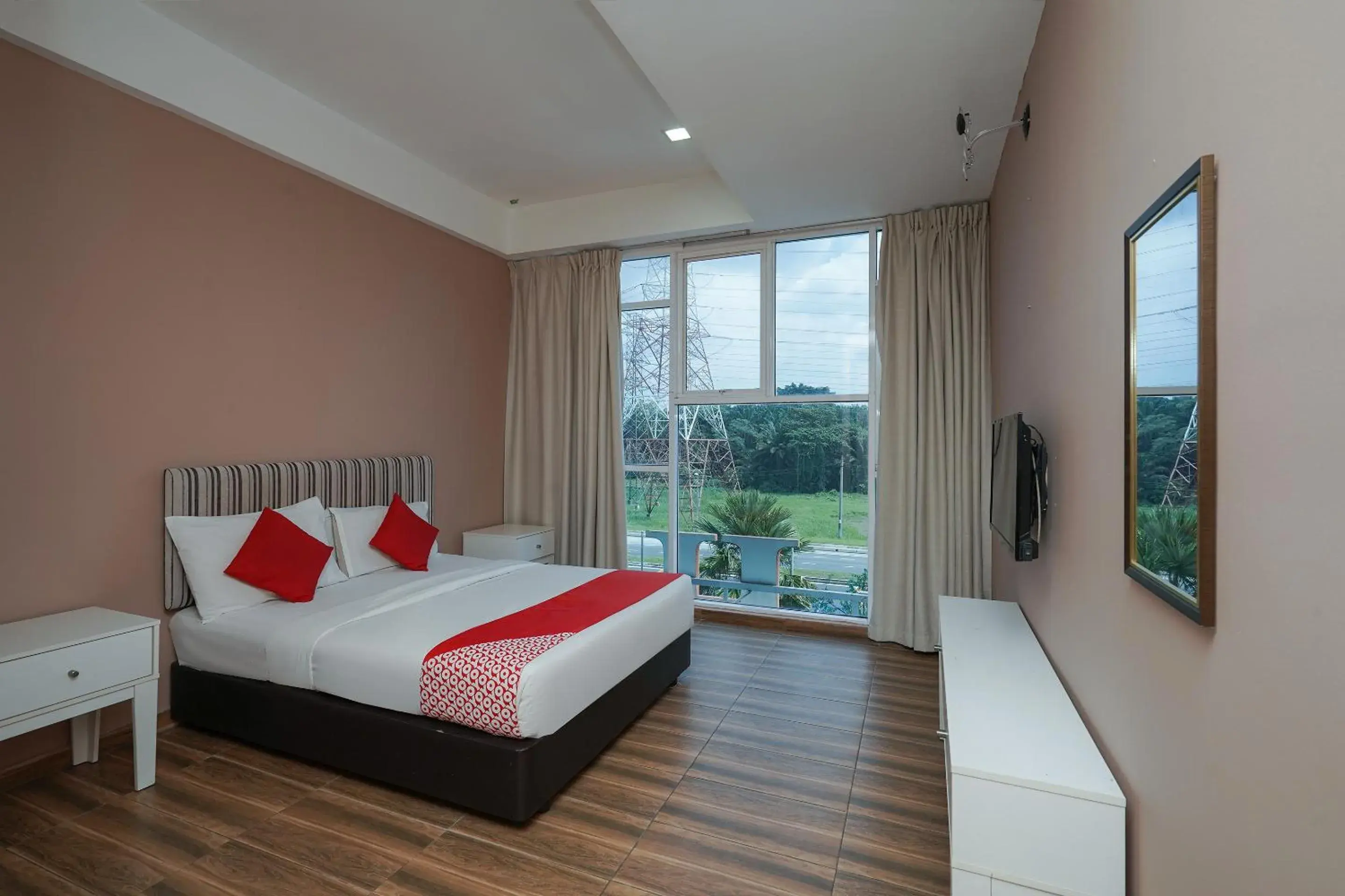 Photo of the whole room, Bed in OYO 90100 Bangi Gateway Hotel