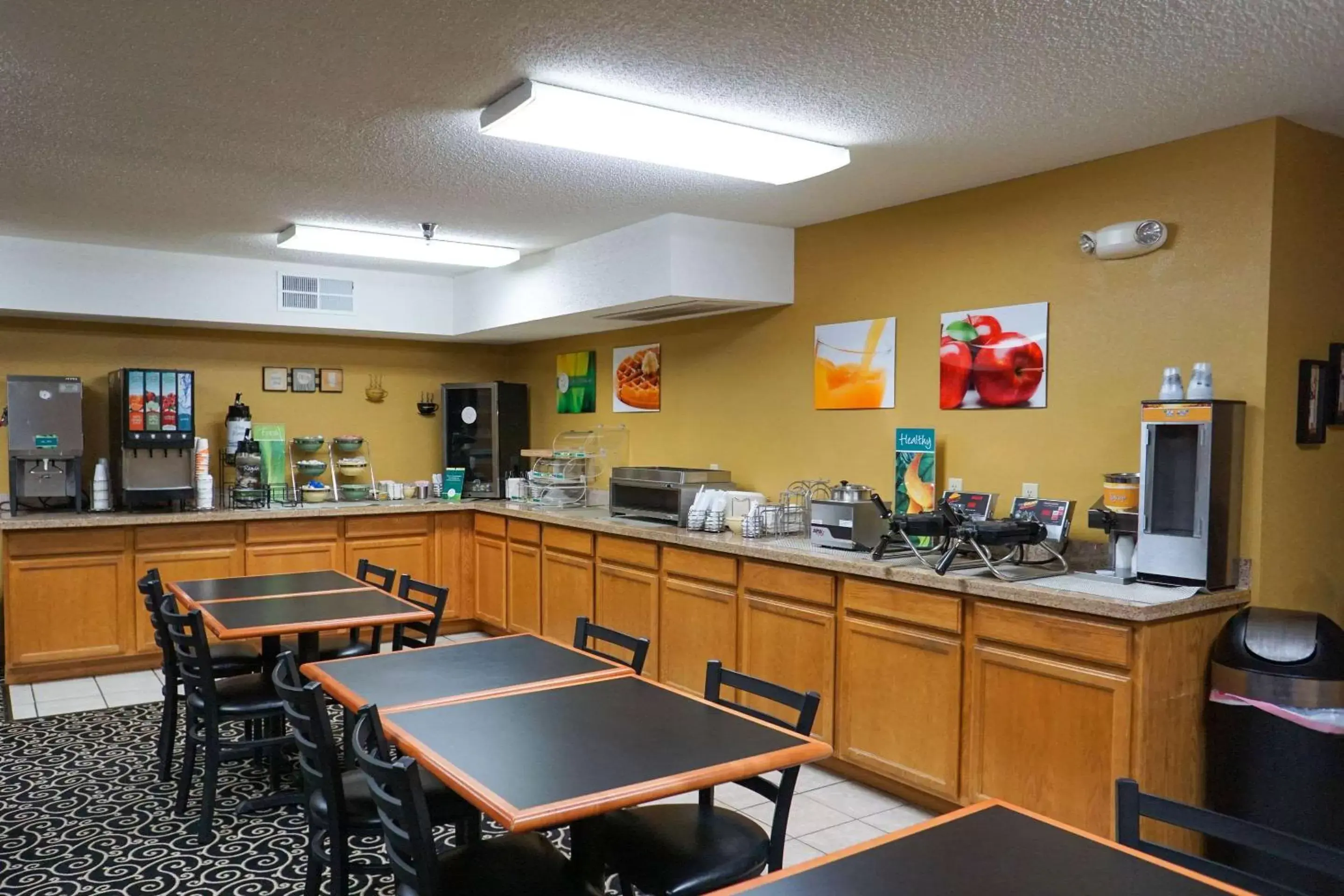 Restaurant/Places to Eat in Quality Inn & Suites Watertown