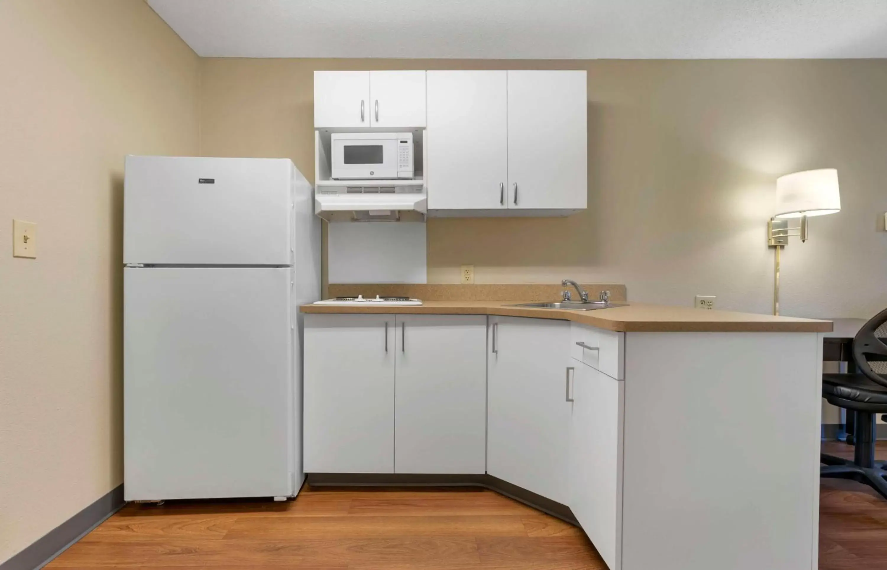 Bedroom, Kitchen/Kitchenette in Extended Stay America Suites - Stockton - March Lane